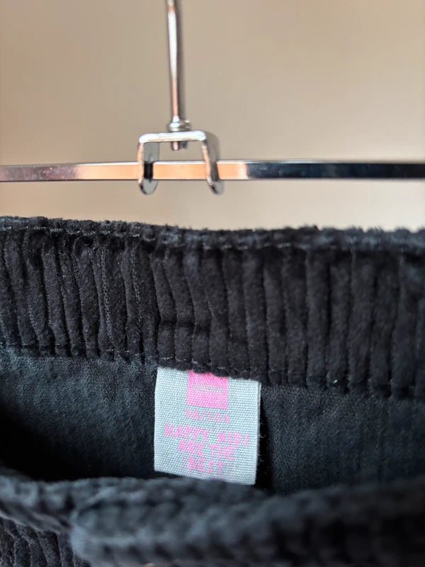 Zwart ribfluwelen rokje