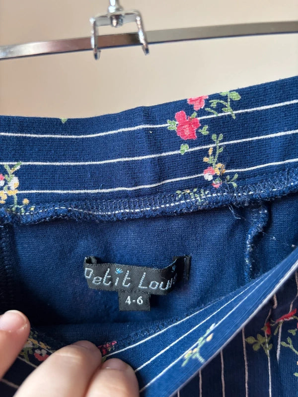 Marineblauw rokje met rozen