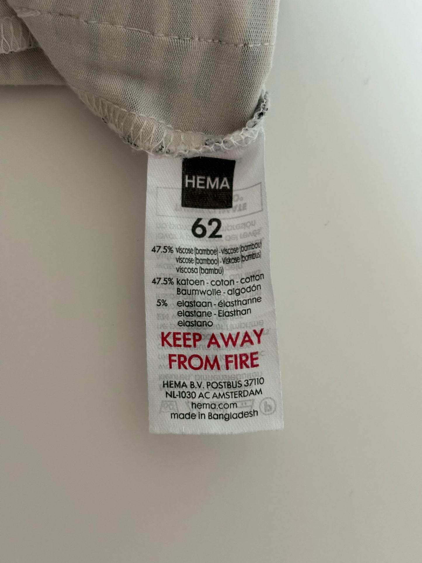 Eendelige pyjama met streepjes