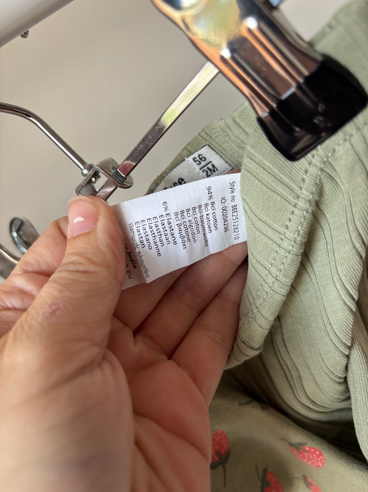 Khaki setje met aardbeitjes