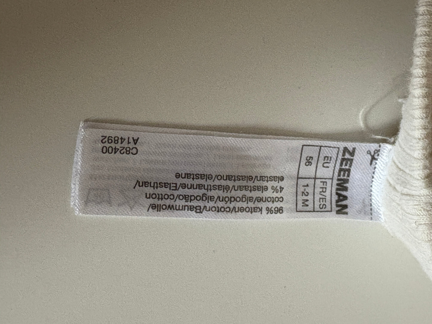 Crèmekleurig setje: longsleeve met knoopjes en ribbroekje