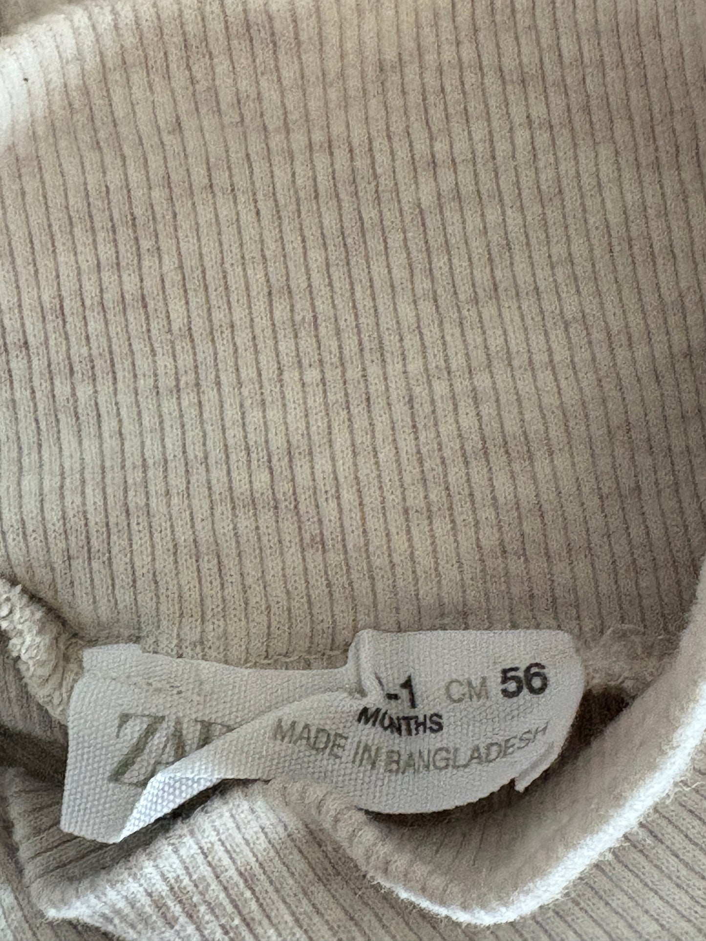 Ribsetje: romper met lange mouwen en broekje