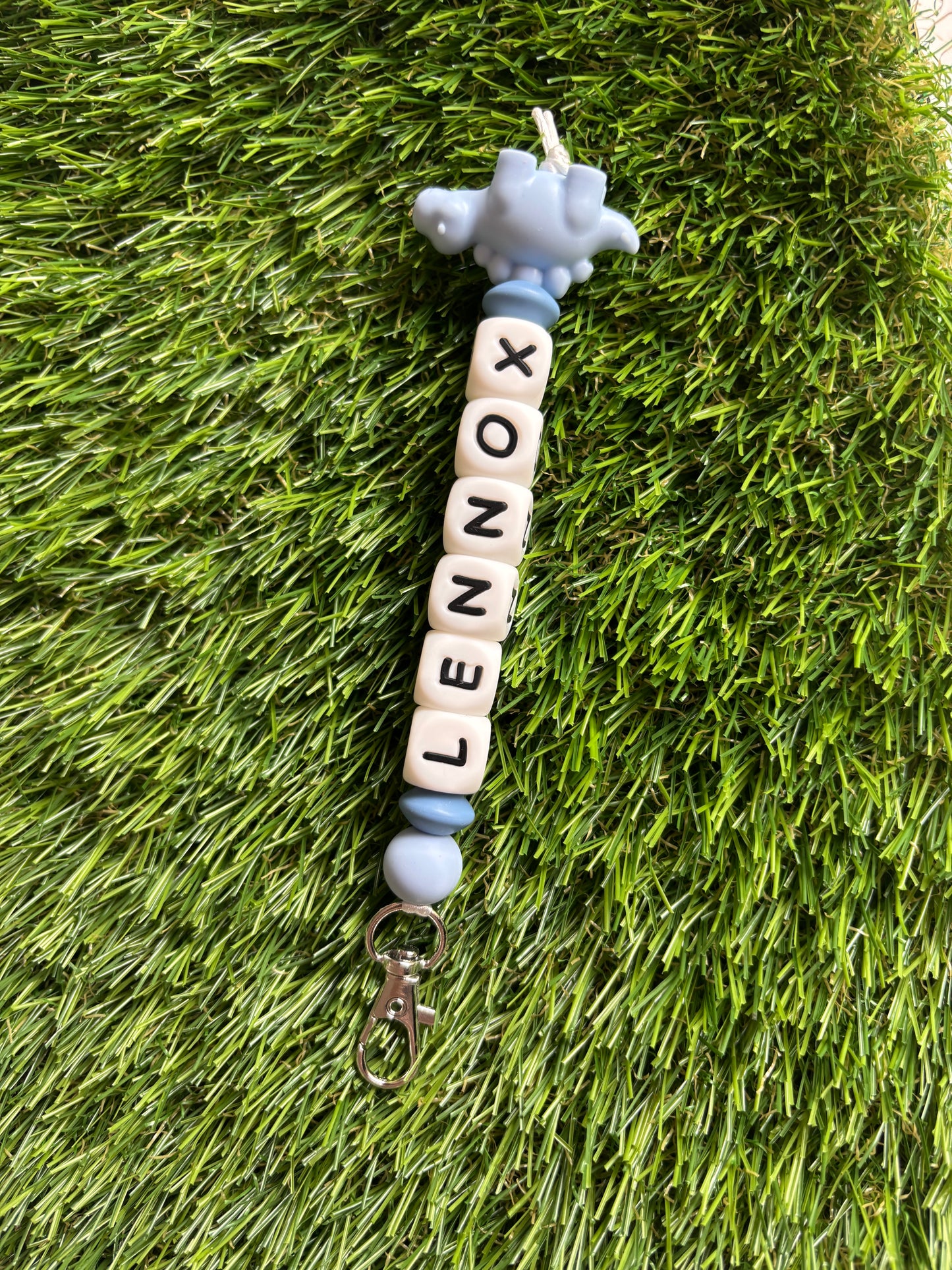 Sleutelhanger met naam, minimusketonhaak en figuurtje