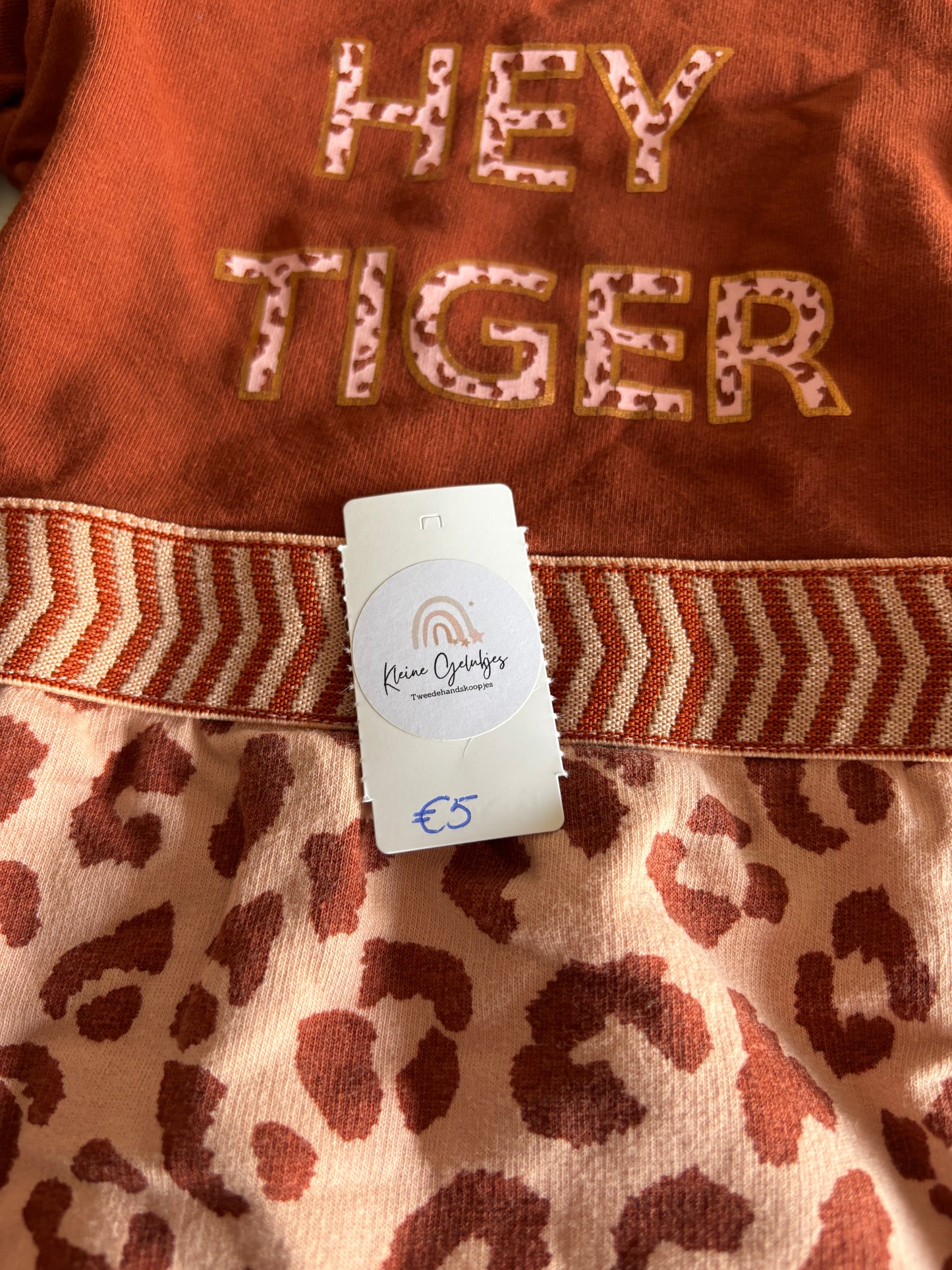 Bruine jurk met lange mouwen "Hey tiger"