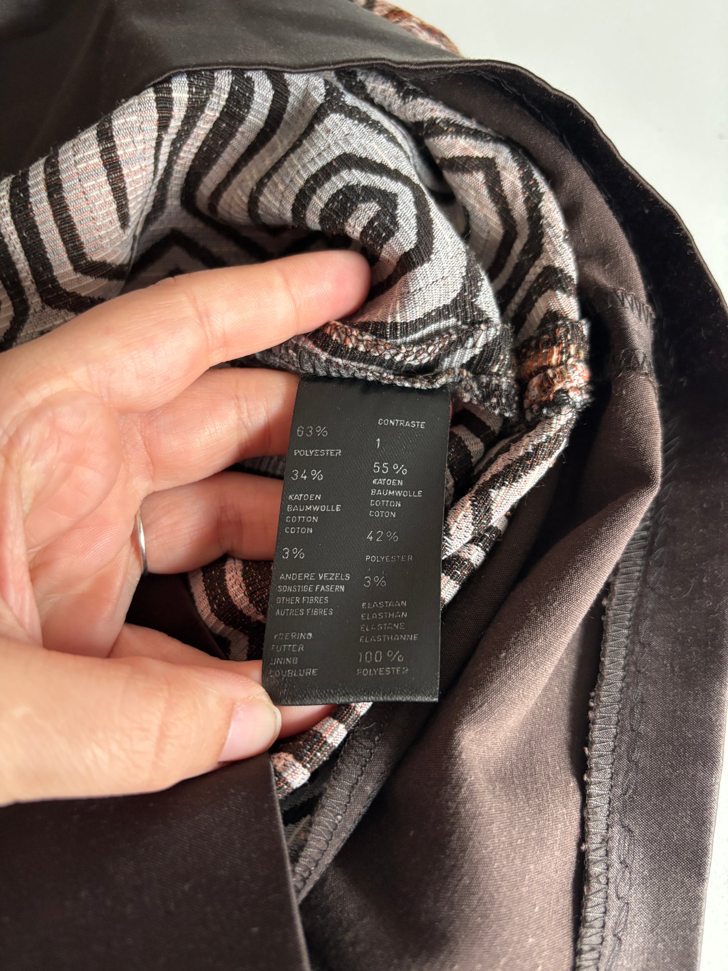 Bruinbeige jurk zonde mouwen