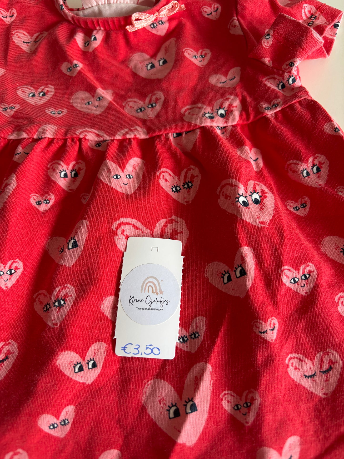 Rood jurkje met hartjes