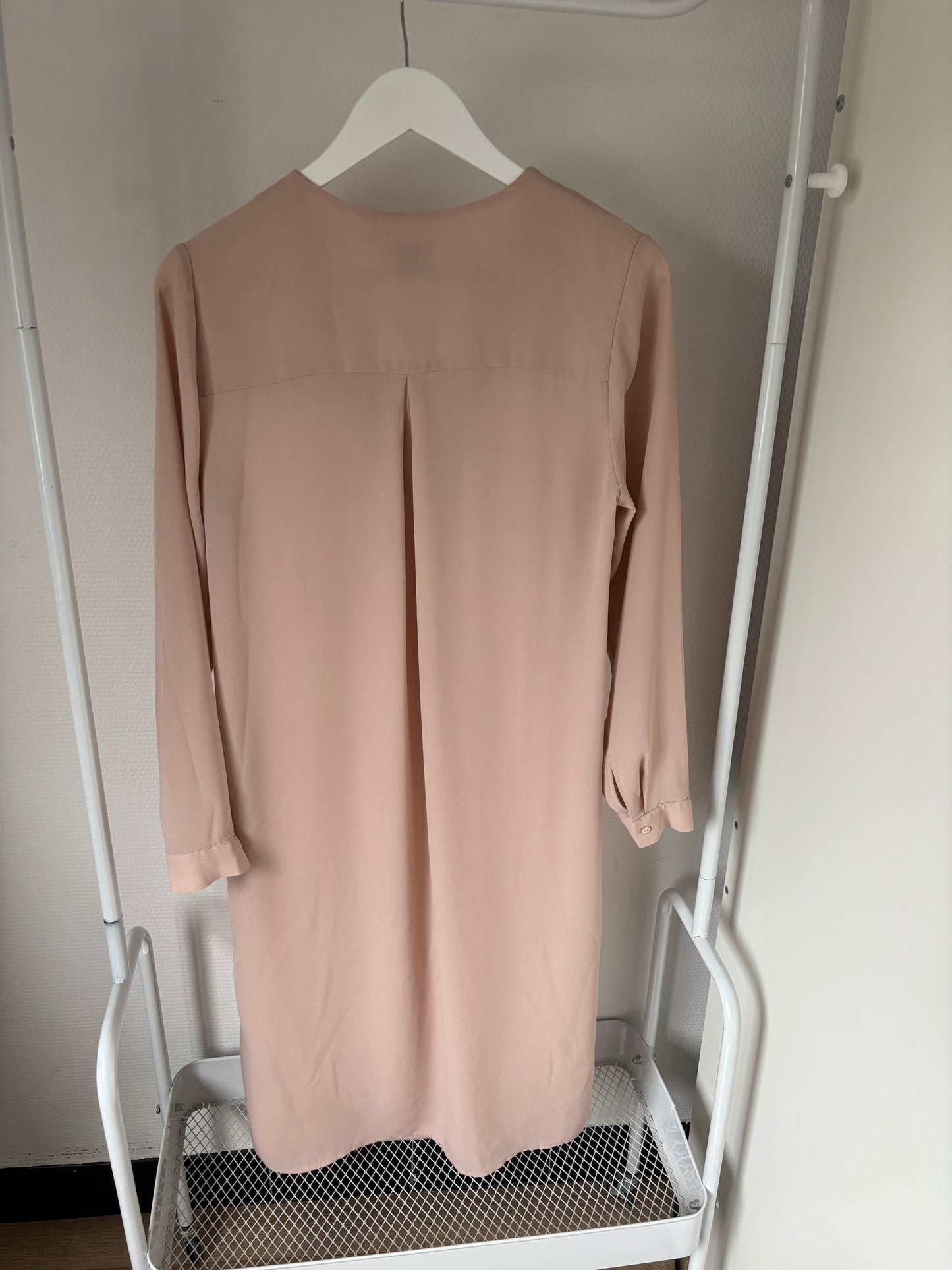 Lichtroze jurk met lange mouwen