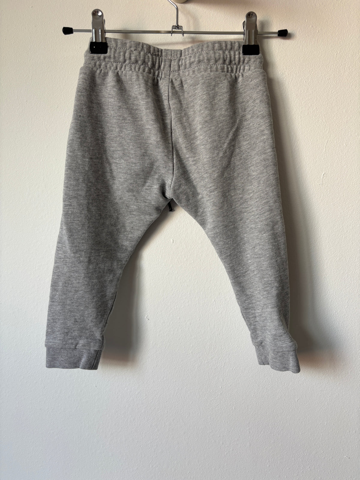 Lichtgrijze joggingbroek | Hema | 86/92
