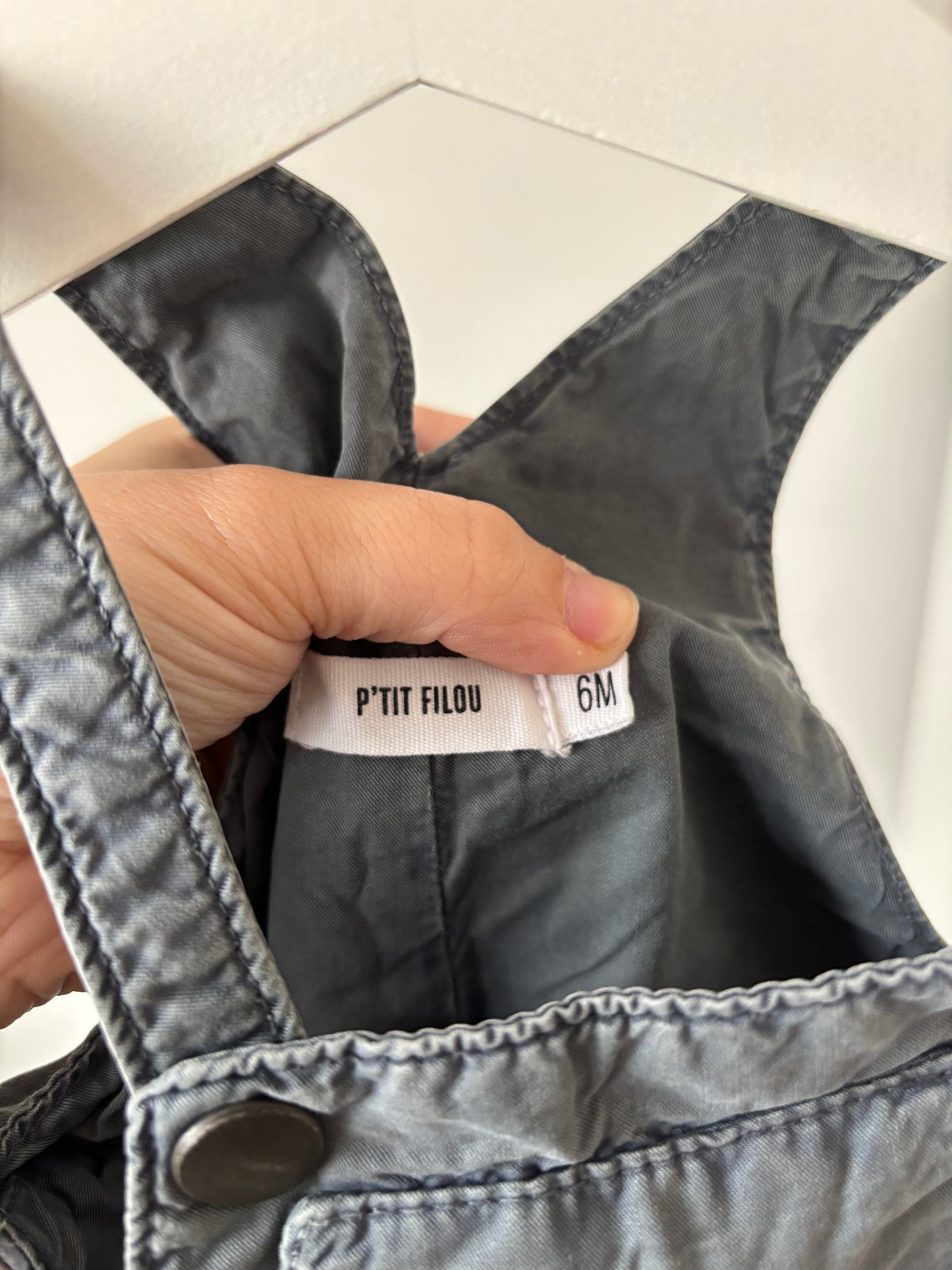 Setje: muntgroene T-shirt en donkergrijs tuinbroekje