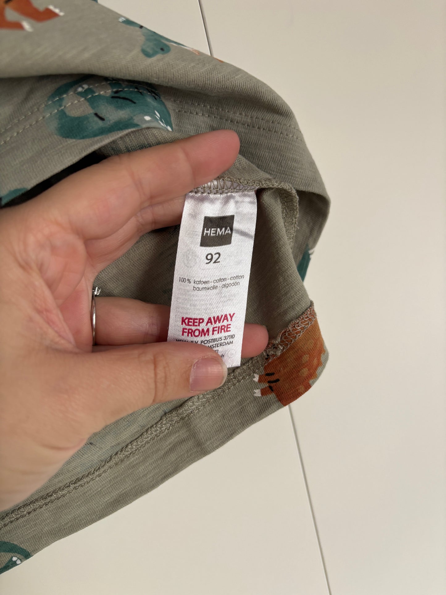 Khaki T-shirt met dino's