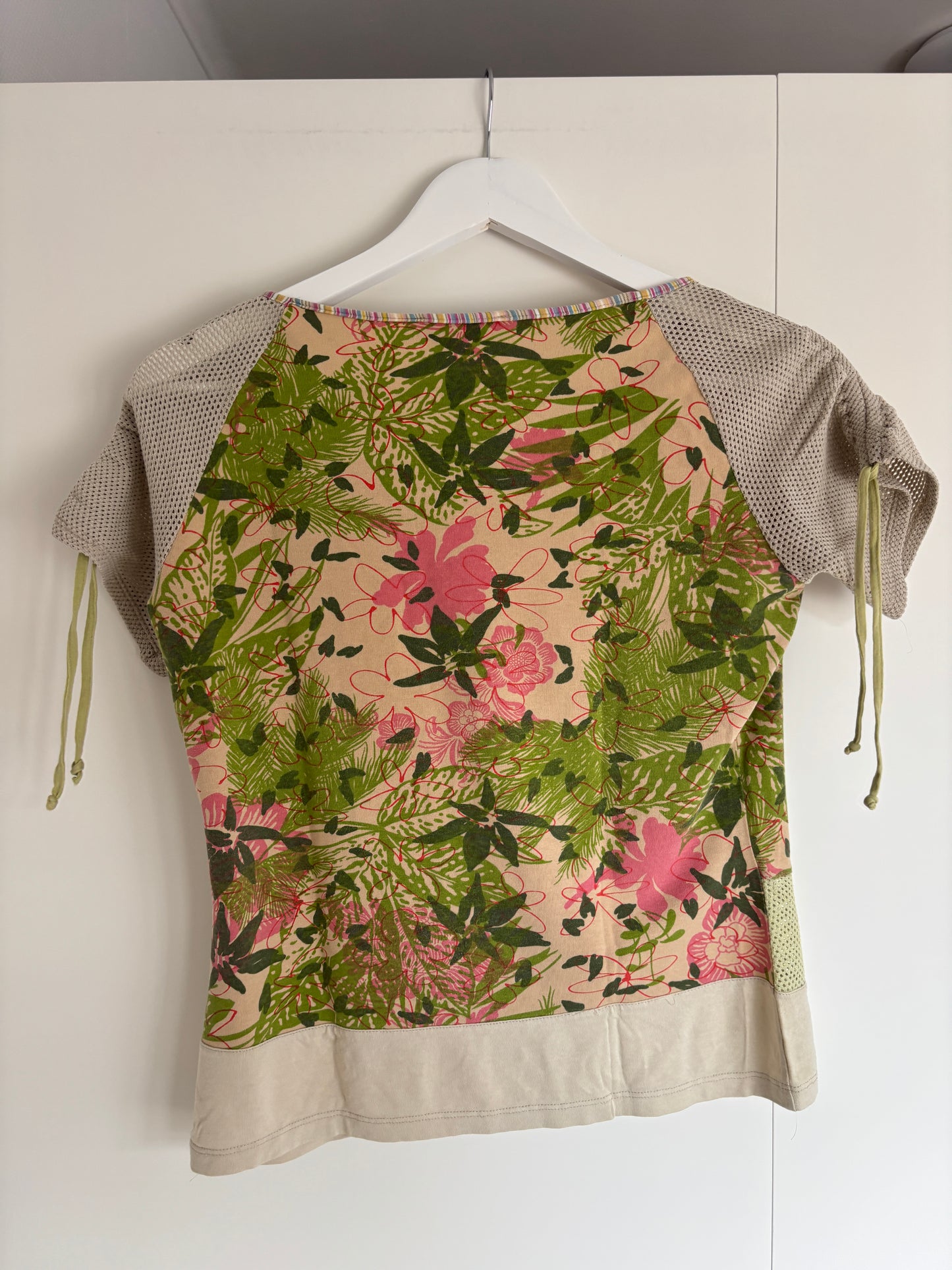 Muntgroene T-shirt met bloemen