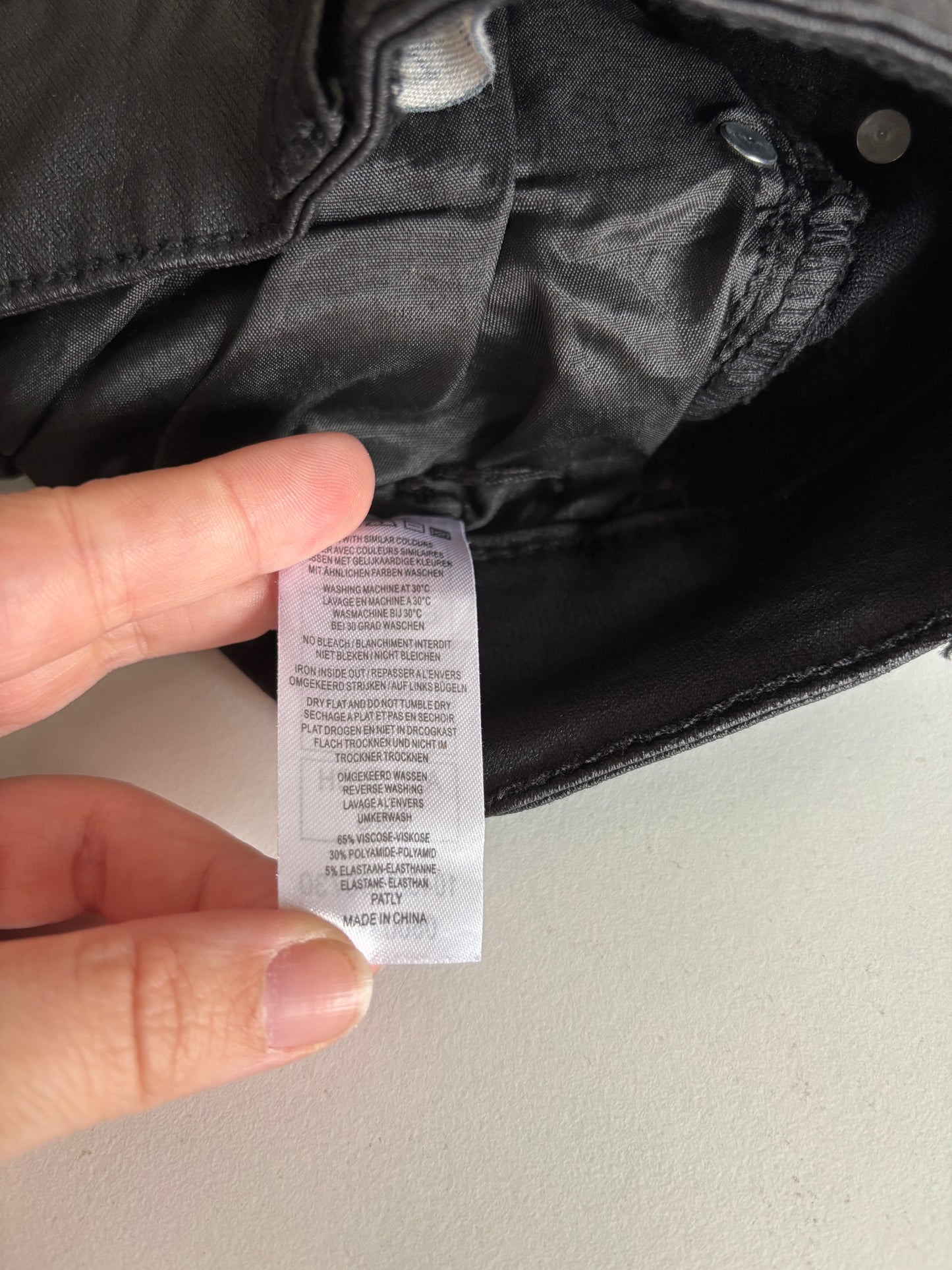 Zwarte imitatielederen broek