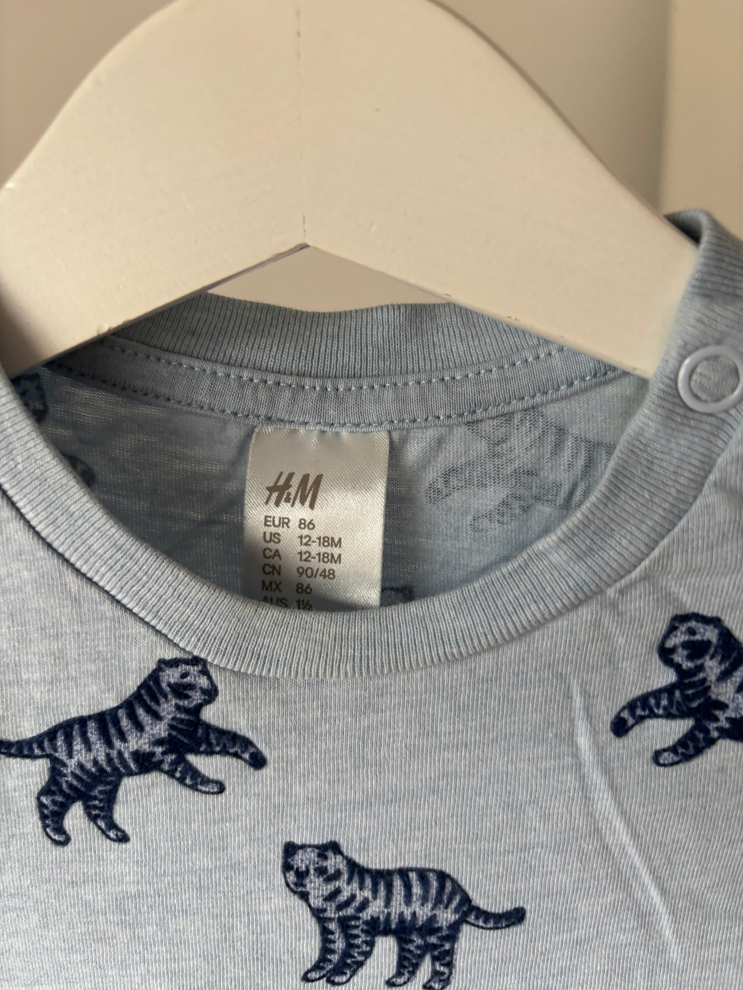 Lichtblauwe T-shirt met tijgers