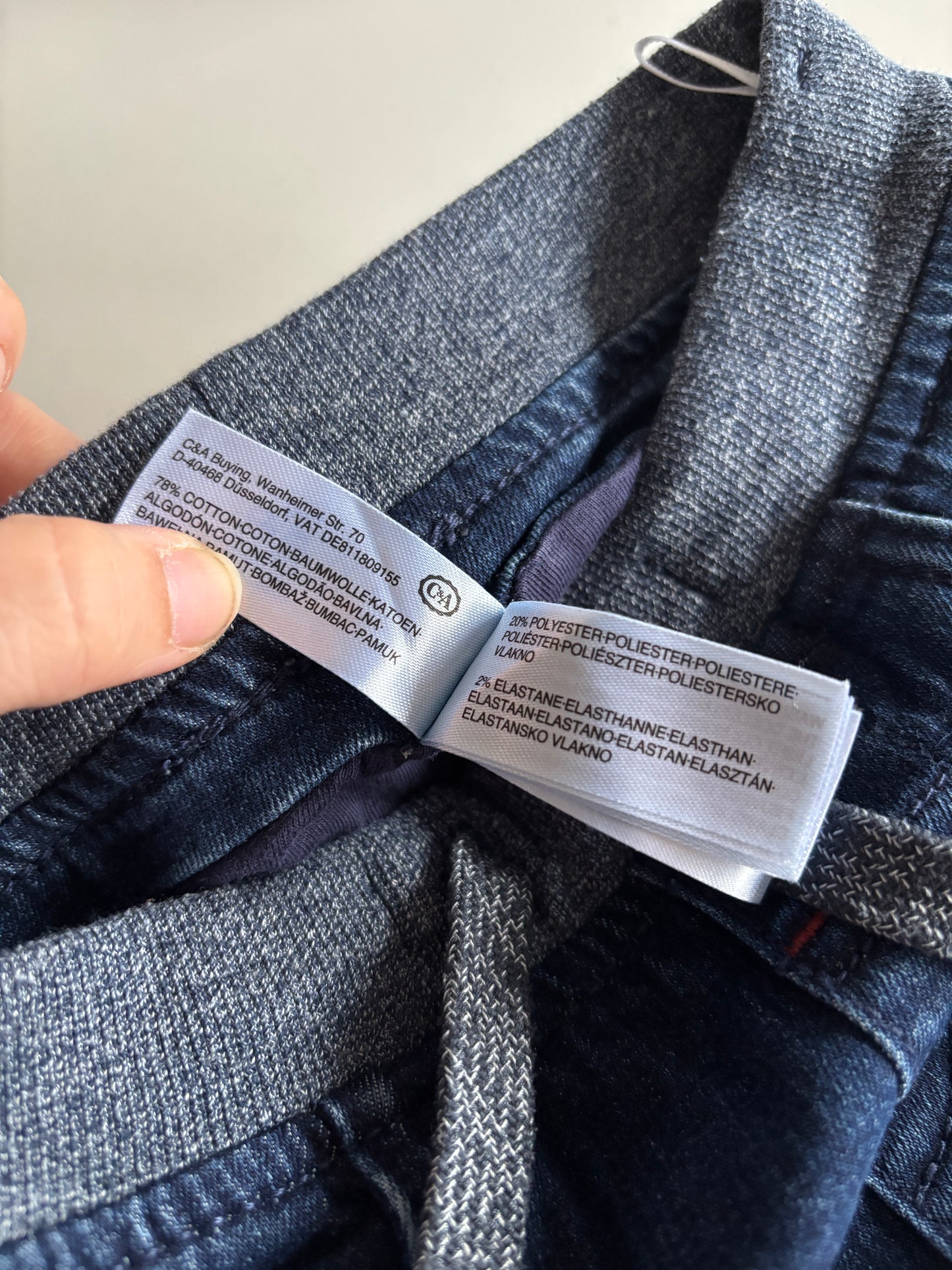 Donkerblauwe gevoerde jeansbroek