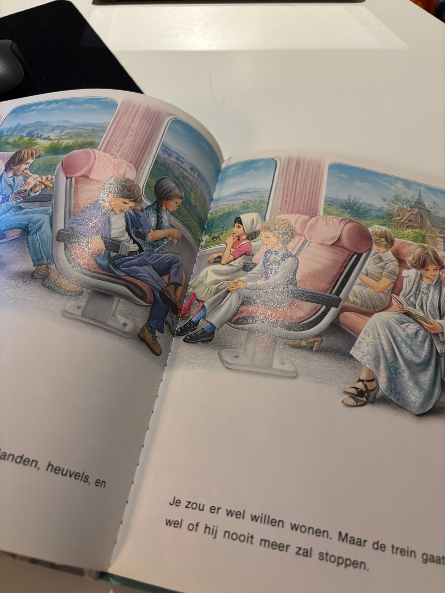 28. Tiny in de trein