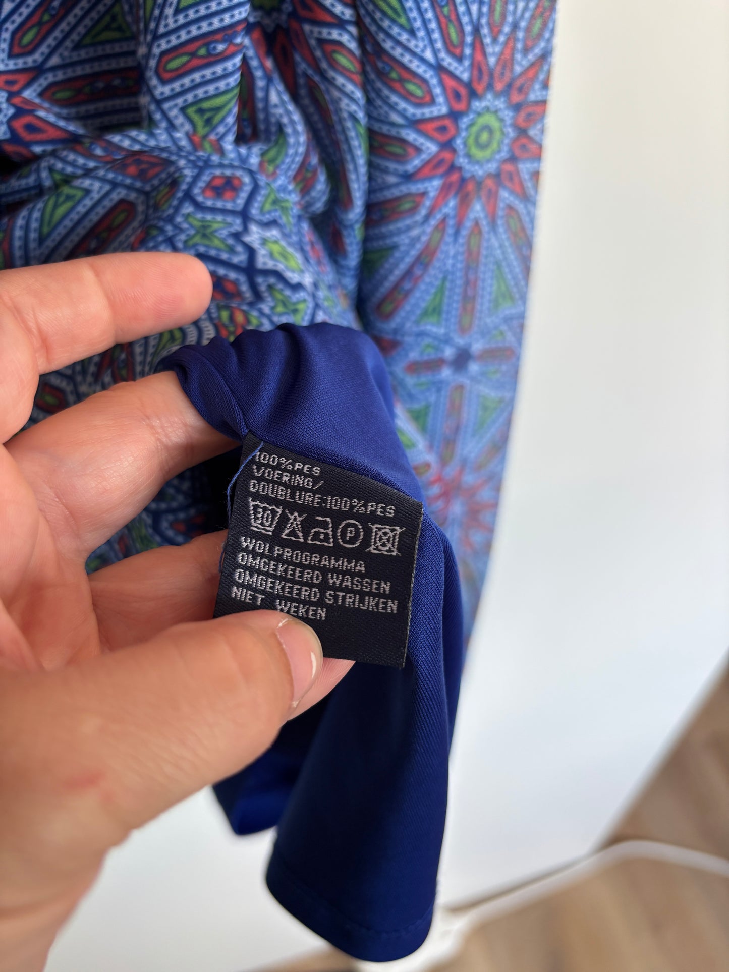 Blauwe jurk met bijpassend sjaaltje