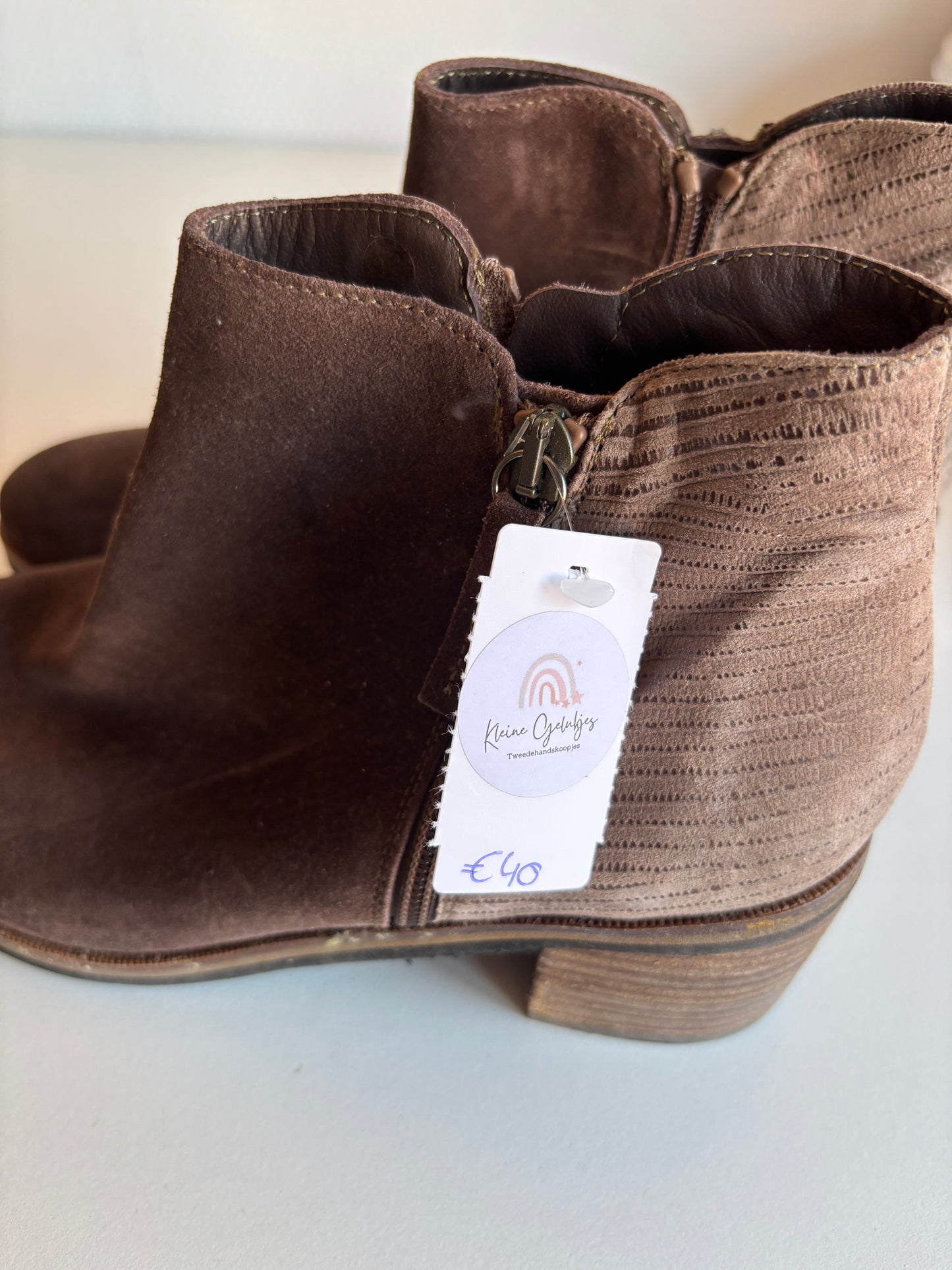 Bruine enkellaarsjes