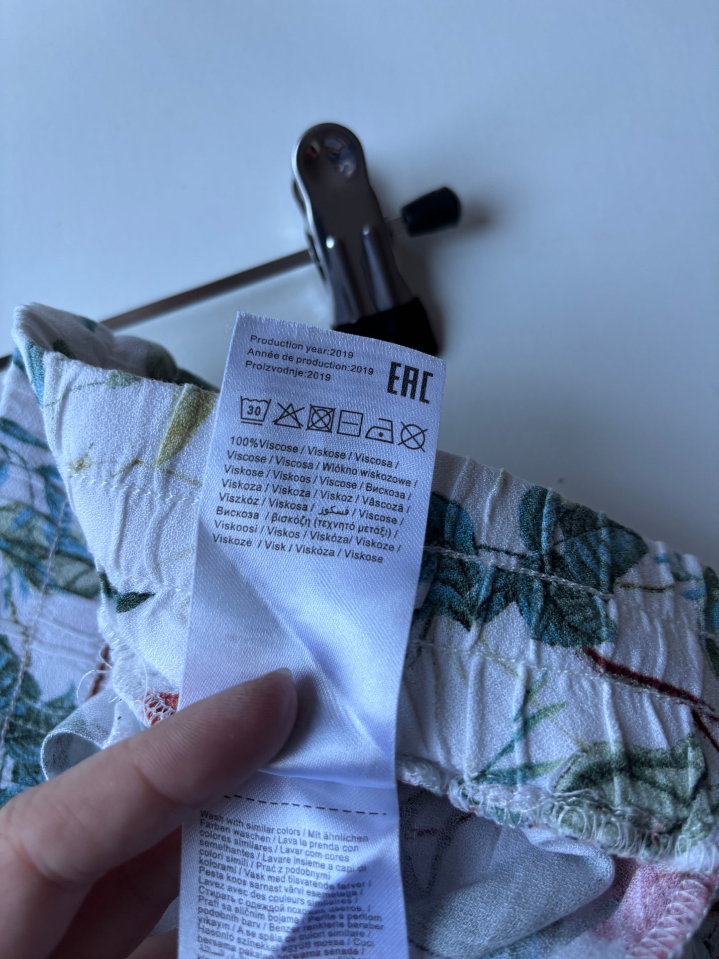 Witte broek met bloemen