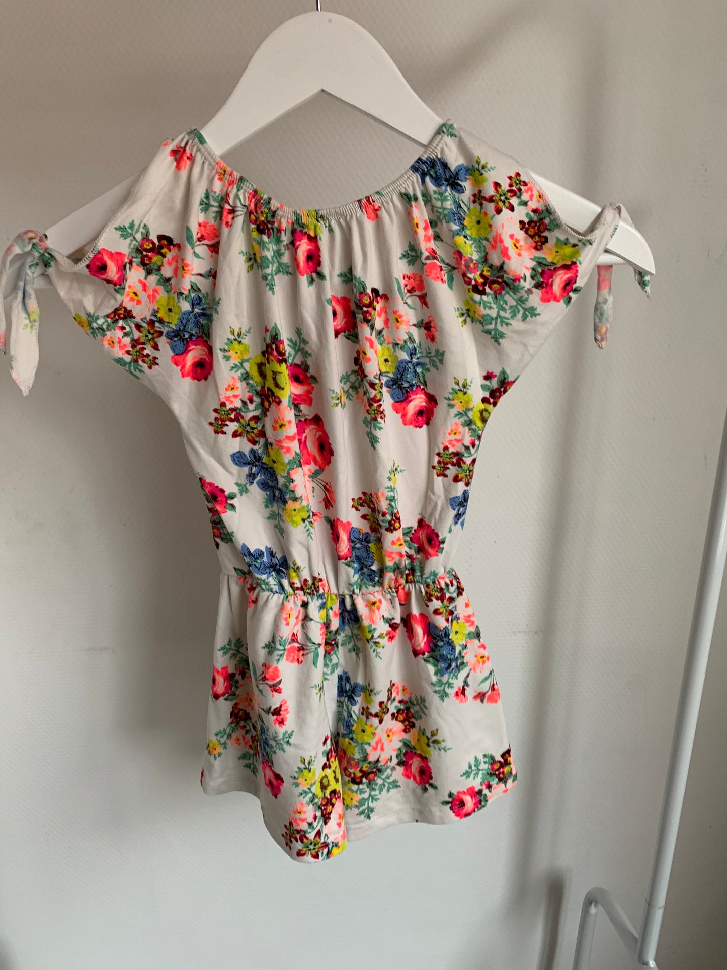 Witte playsuit met bloemetjes