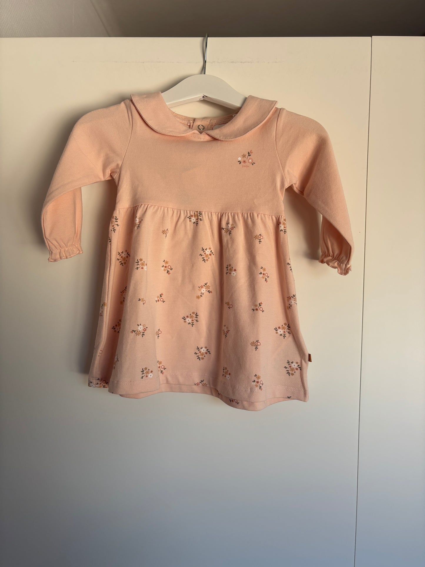 Lichtroze jurkje met lange mouwen