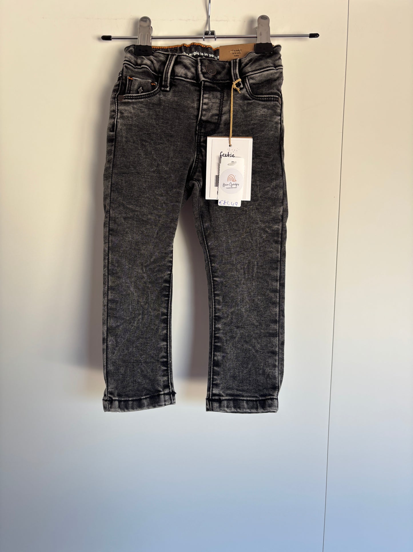 Donkergrijze jeansbroek