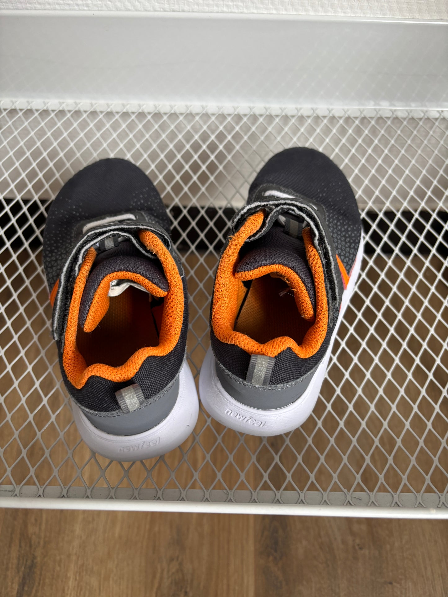 Grijze sportschoentjes