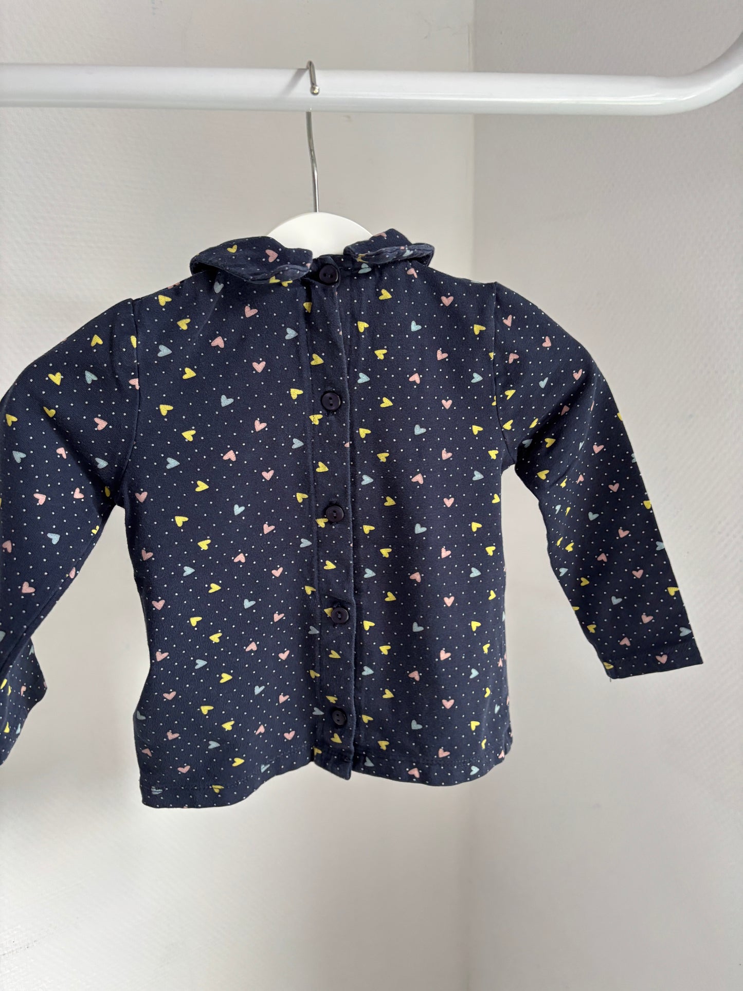Marineblauwe longsleeve met hartjes