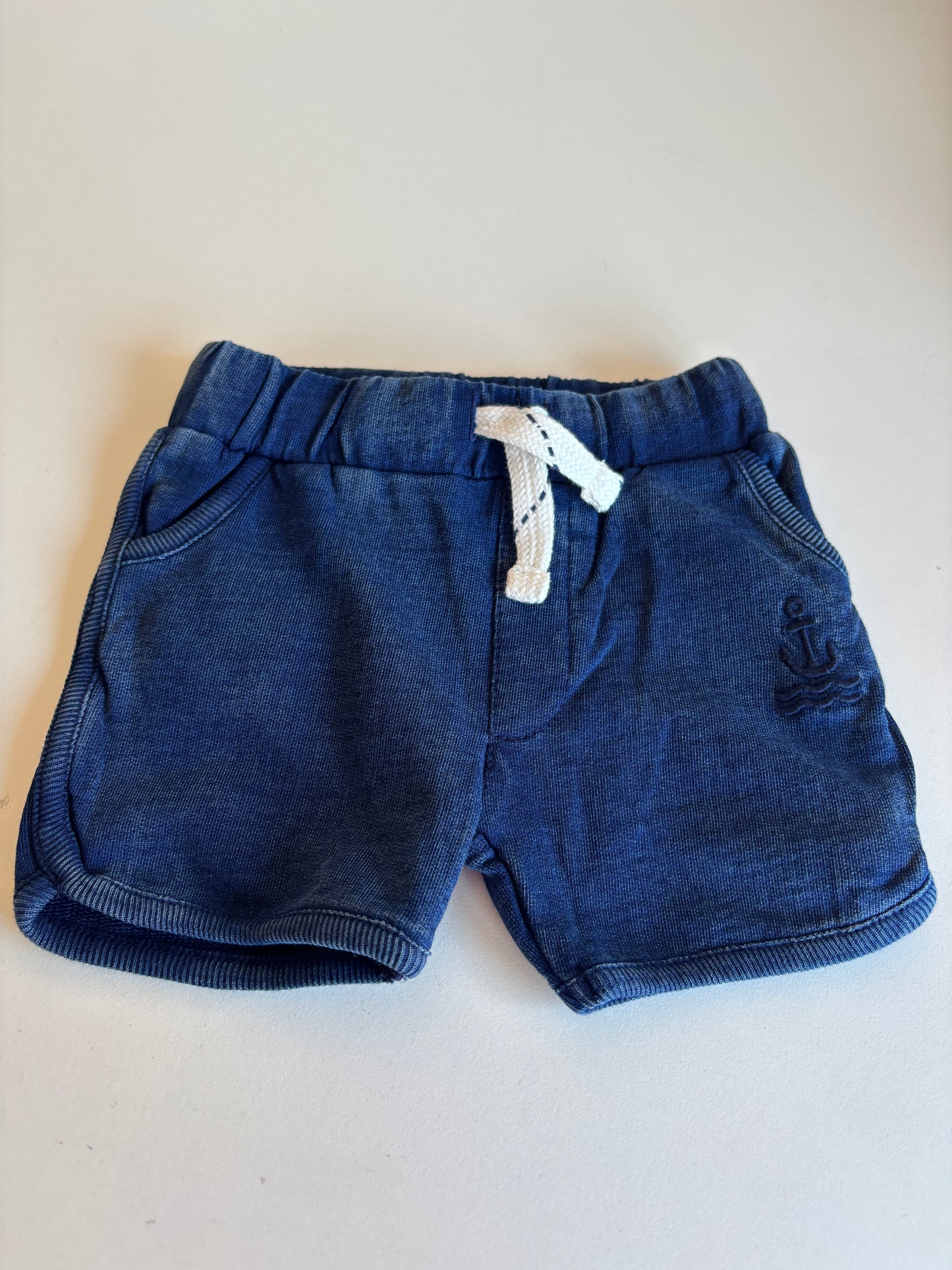 Donkerblauw shortje