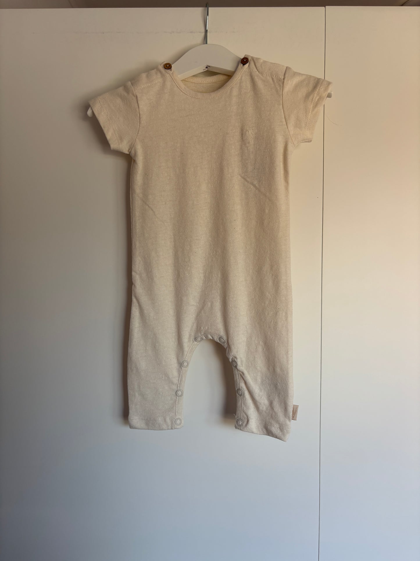 Crèmekleurig boxpakje met korte mouwen