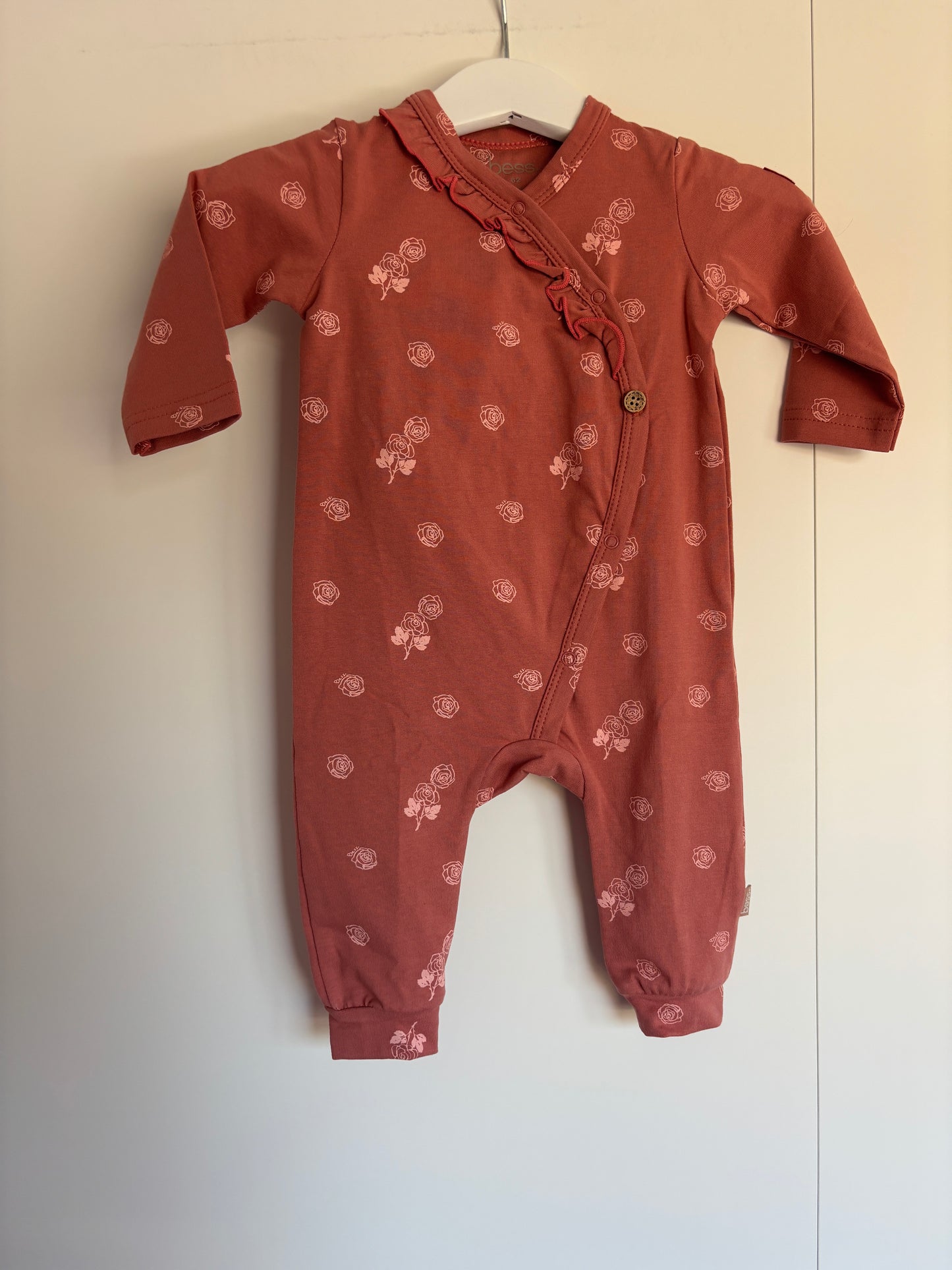 Roze boxpakje met bloemen