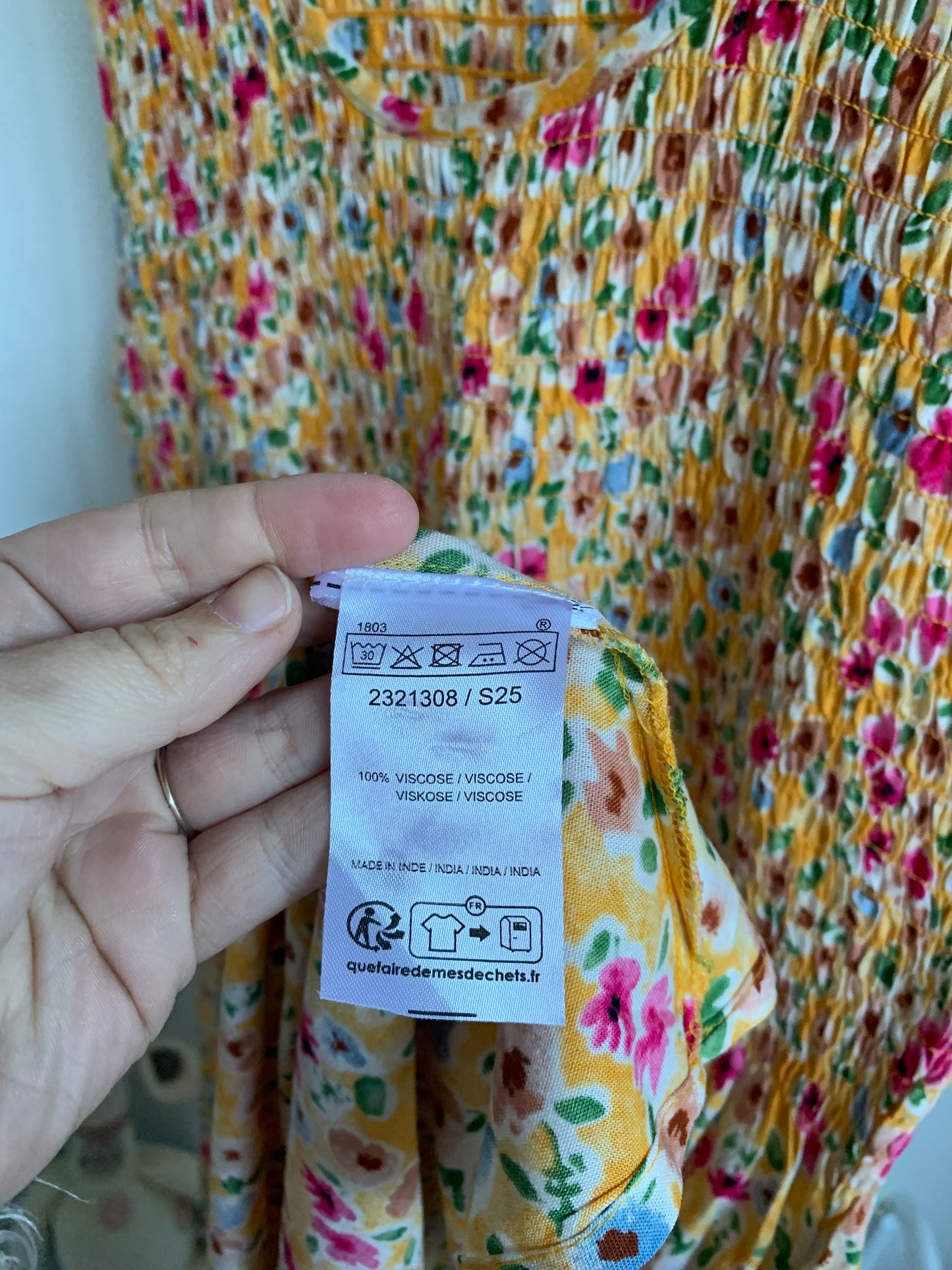 Mosterdgele jurk met bloemetjes