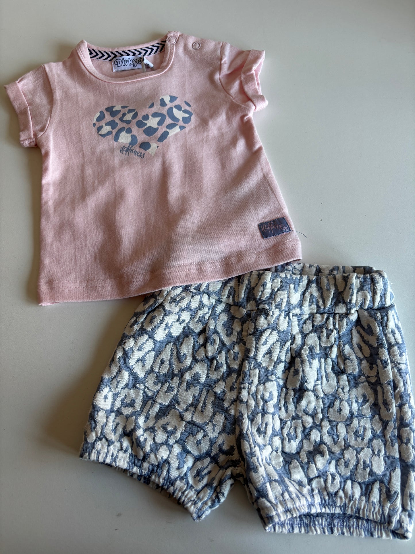 Setje: T-shirt en shortje