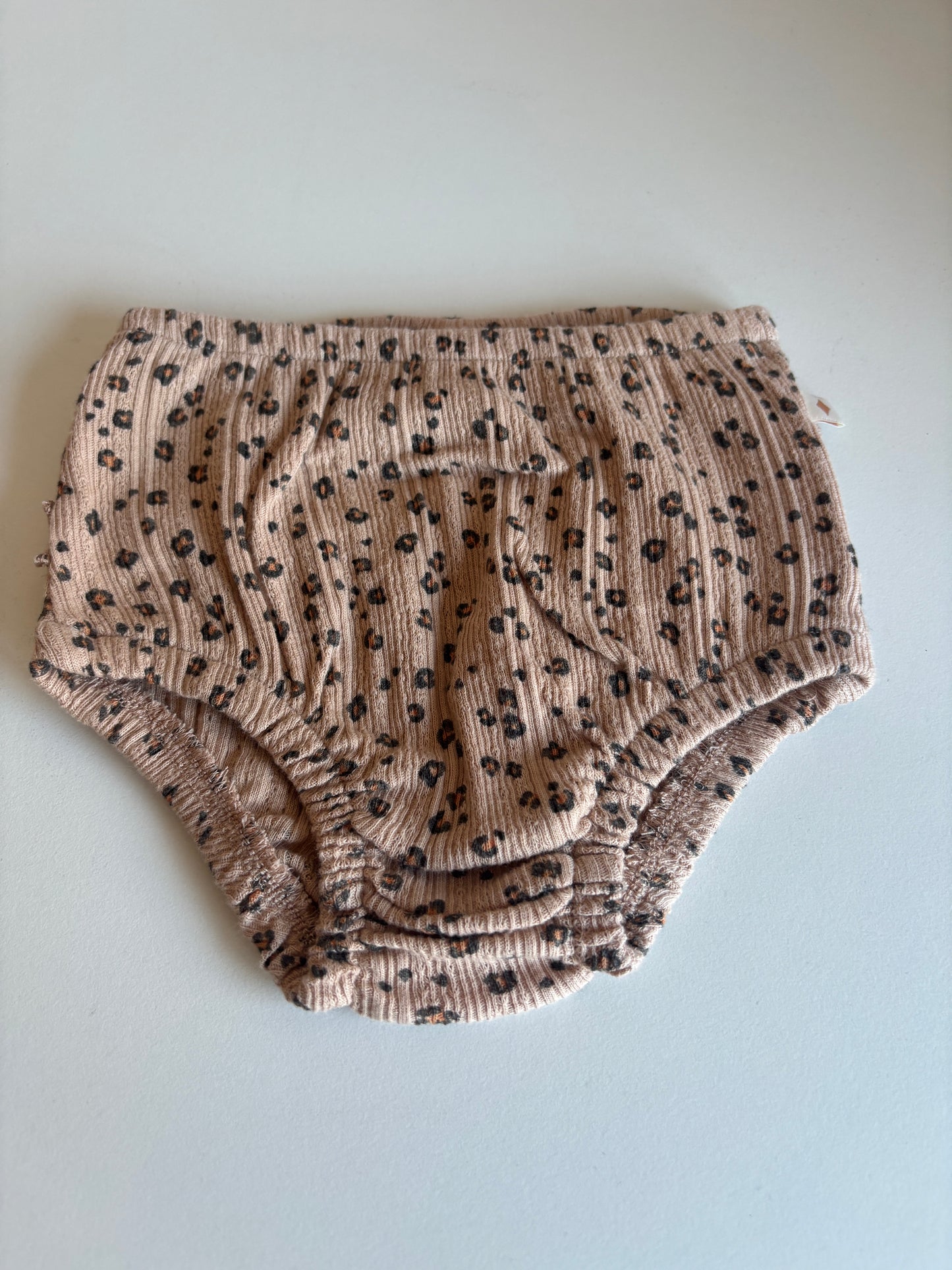 Zandbruin pamperbroekje met panterprint