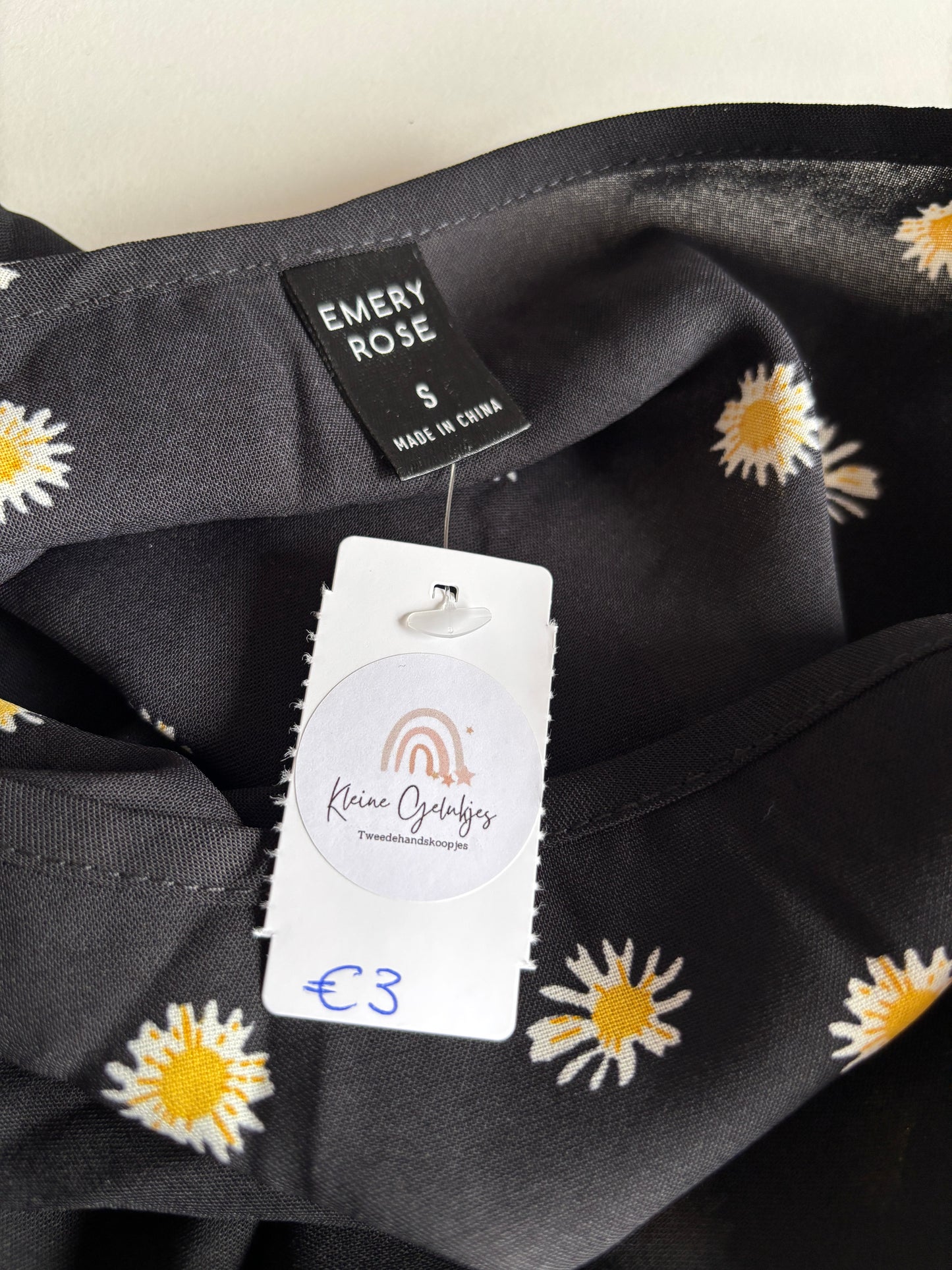 Zwart jurkje met bloemetjes