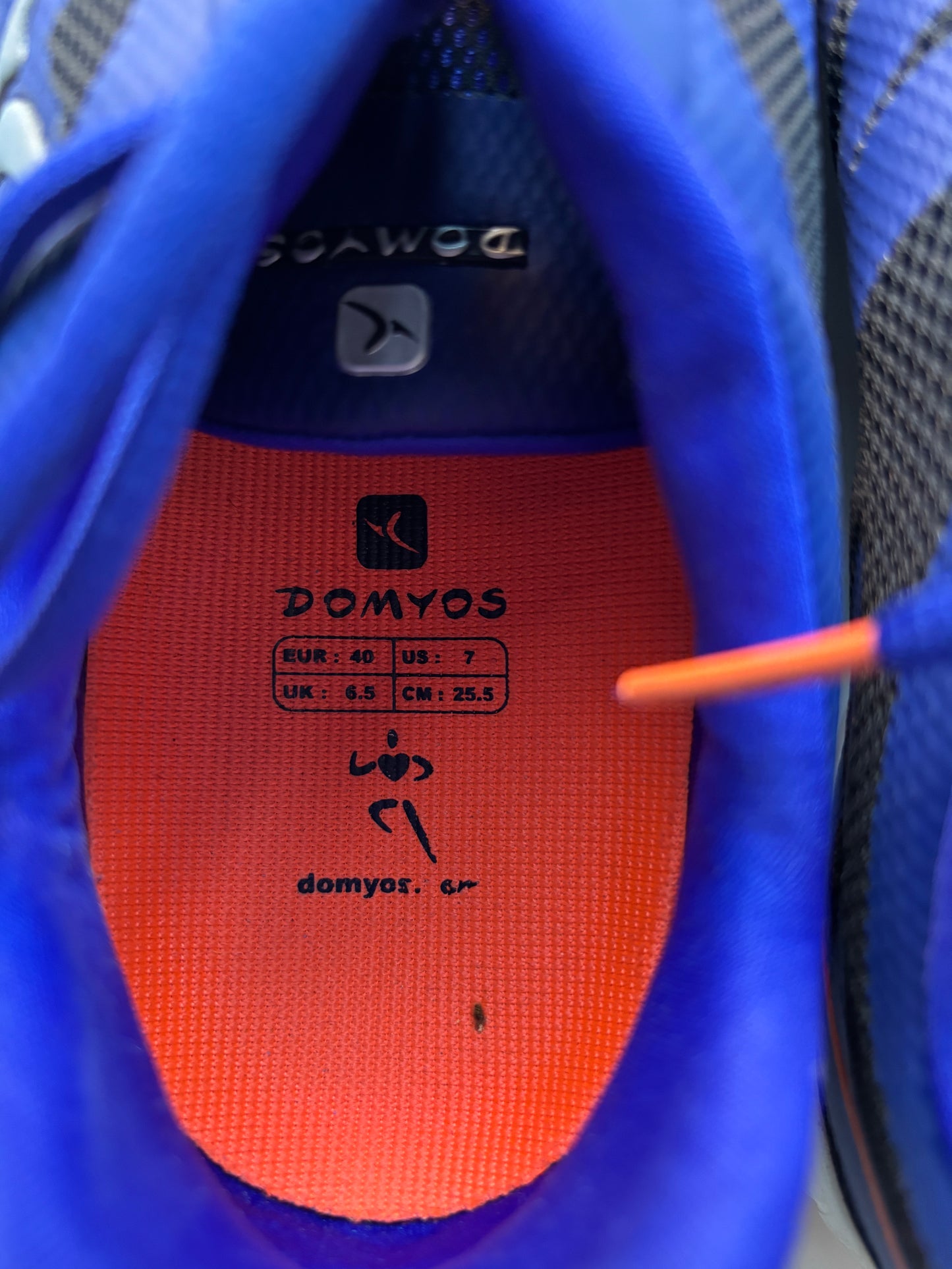 Blauwe sportschoenen