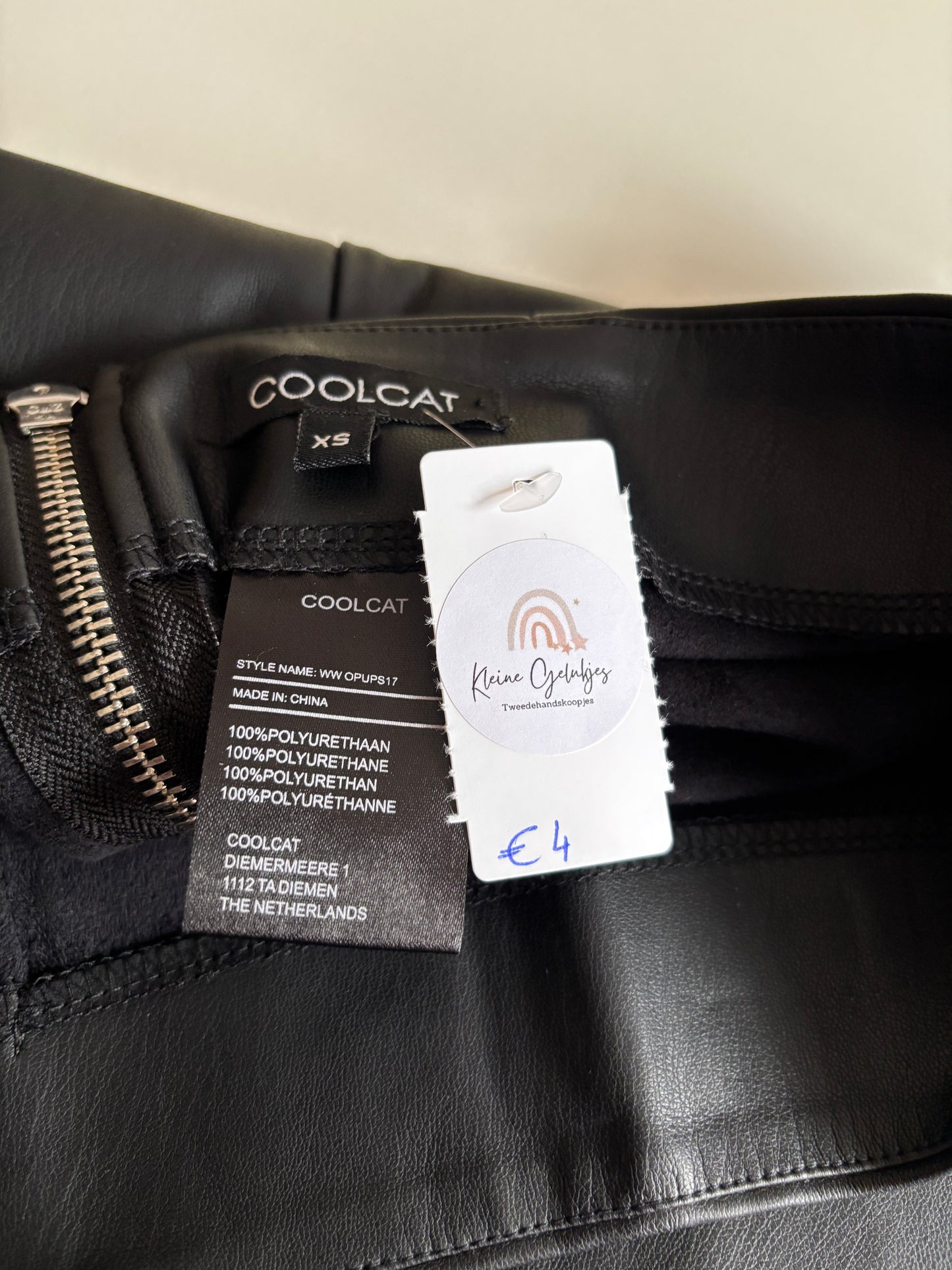 Zwarte imitatielederen rok