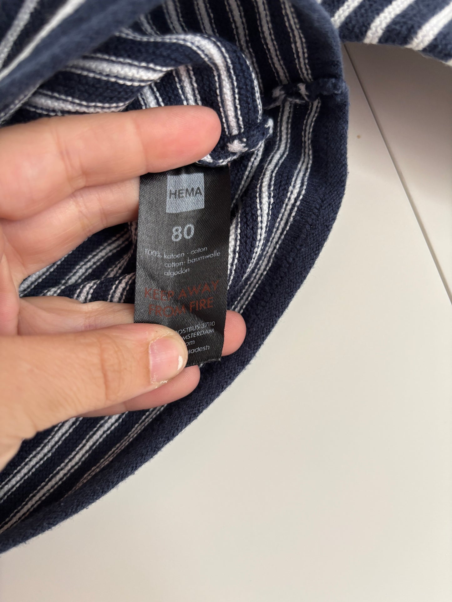 Marineblauwe gestreepte trui