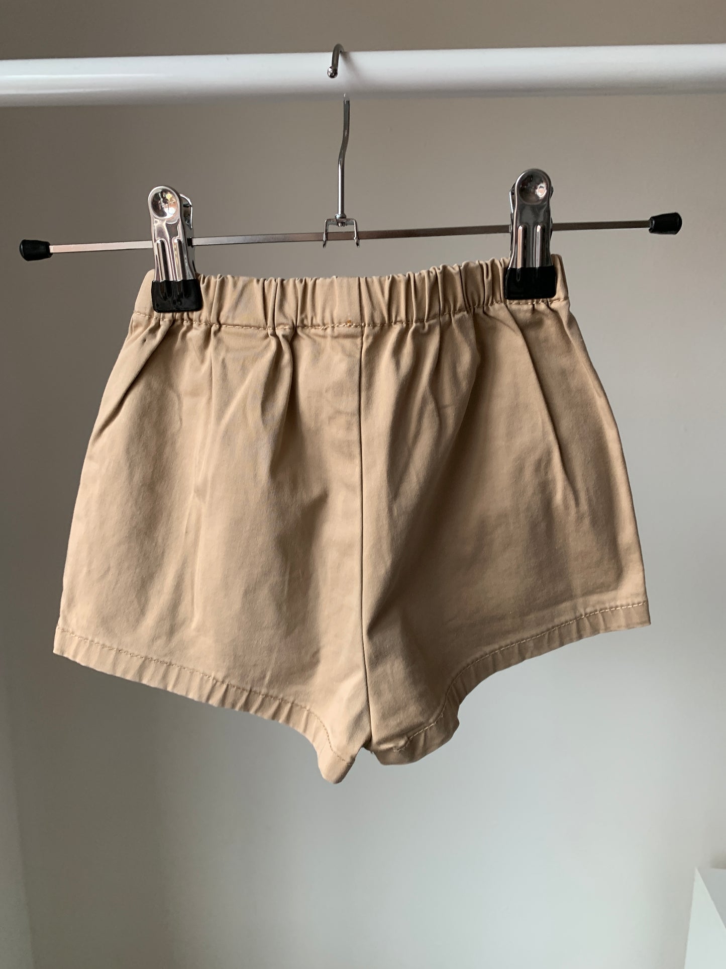 Beige shortje