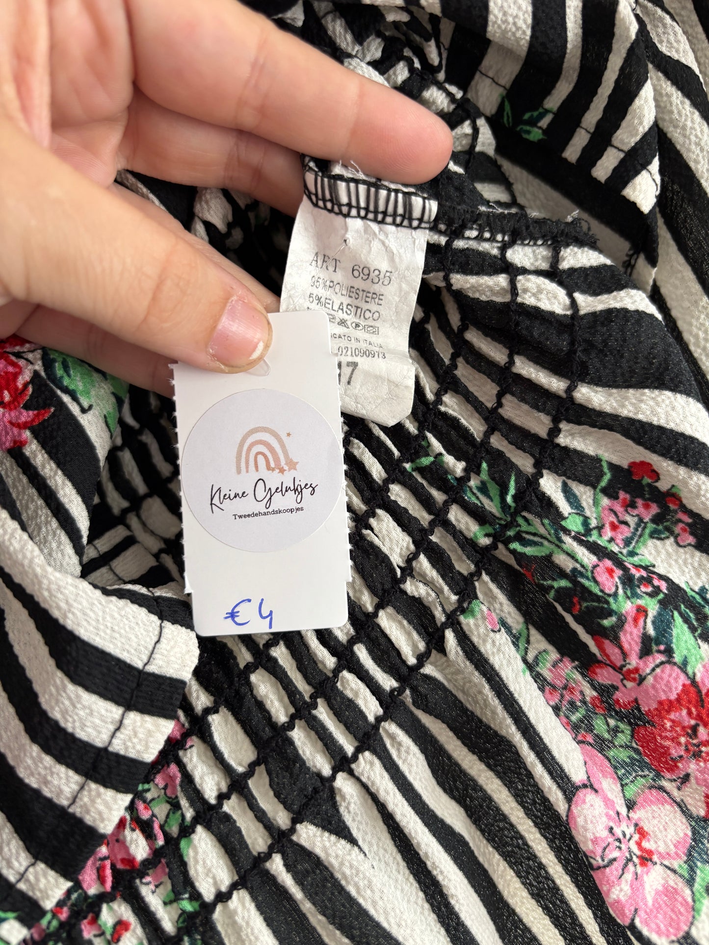 Gestreepte off-shoulder shirt