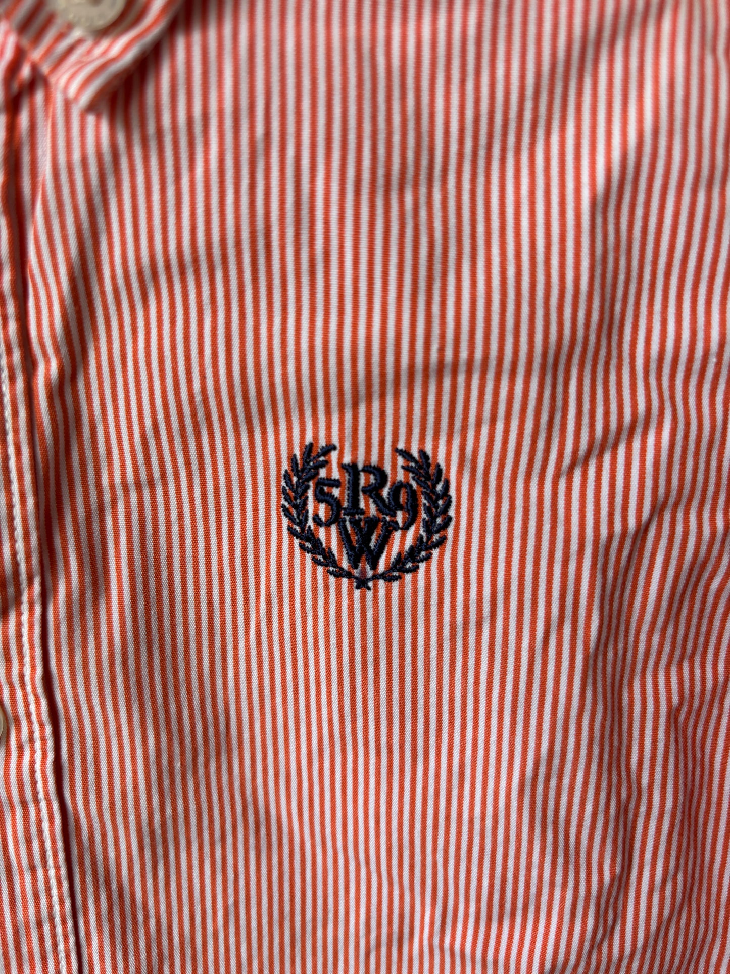 Oranje gestreept hemd