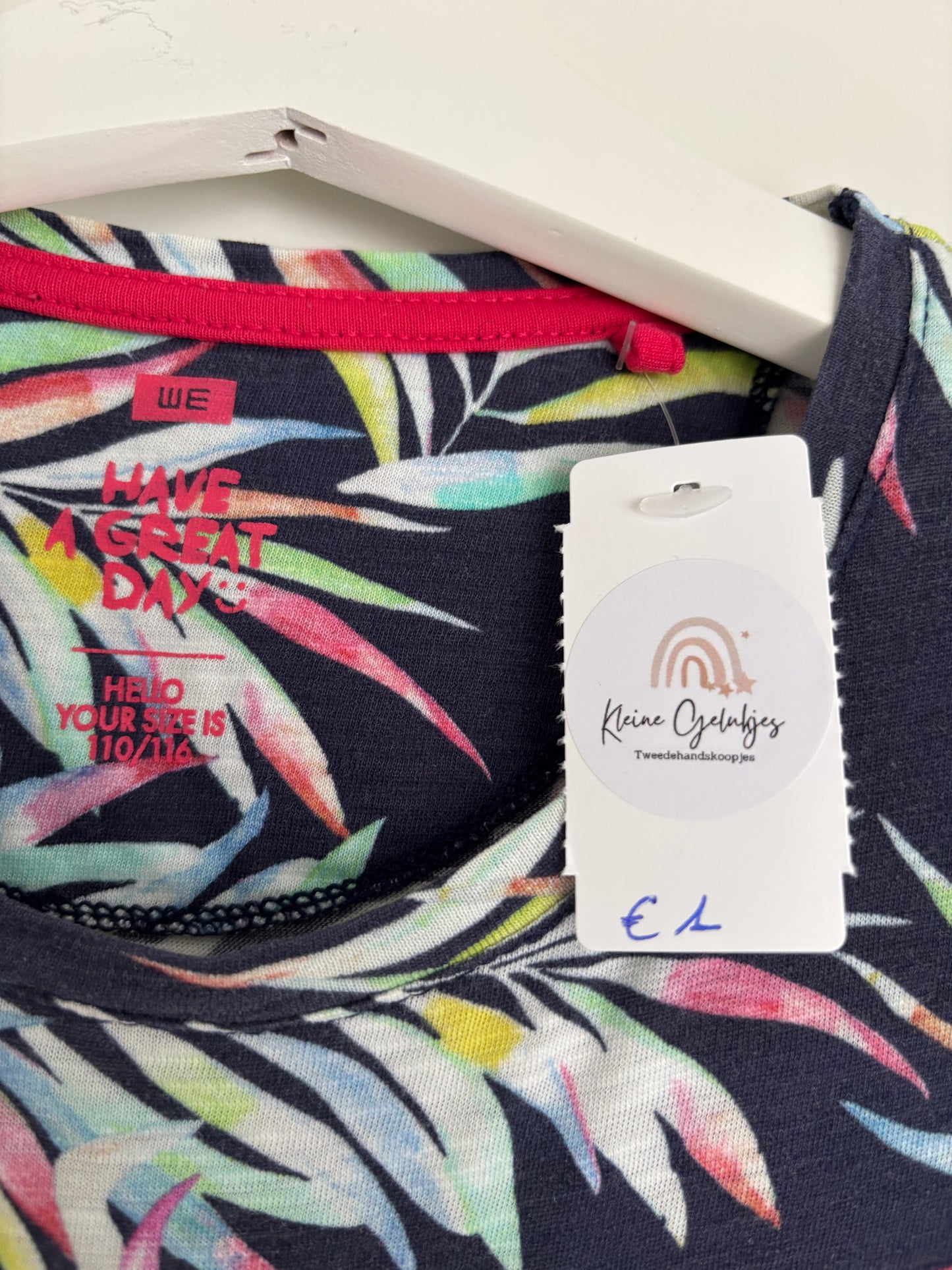 Marineblauw jurkje met geleurde bladeren