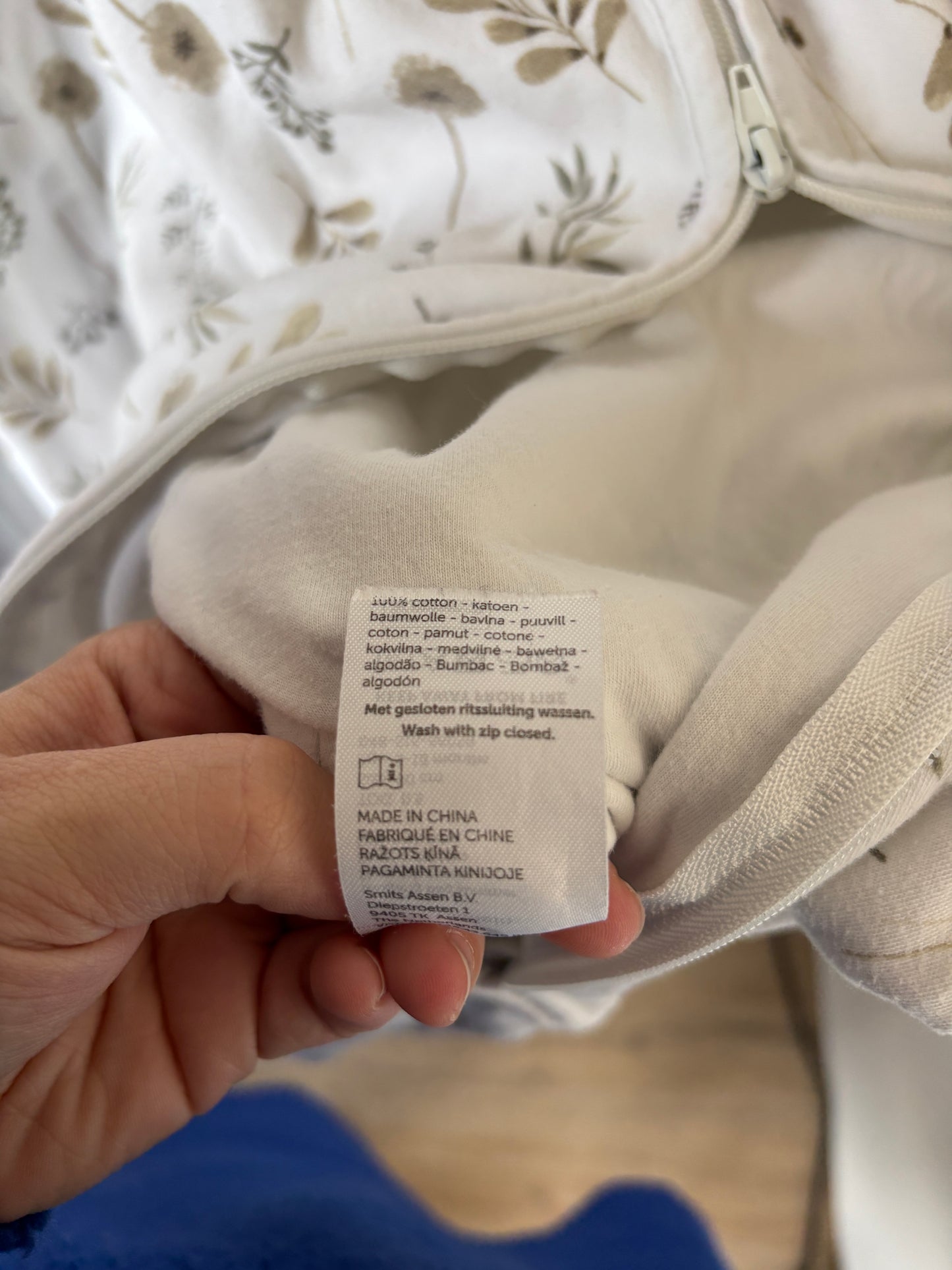 Witte slaapzak met bloemen