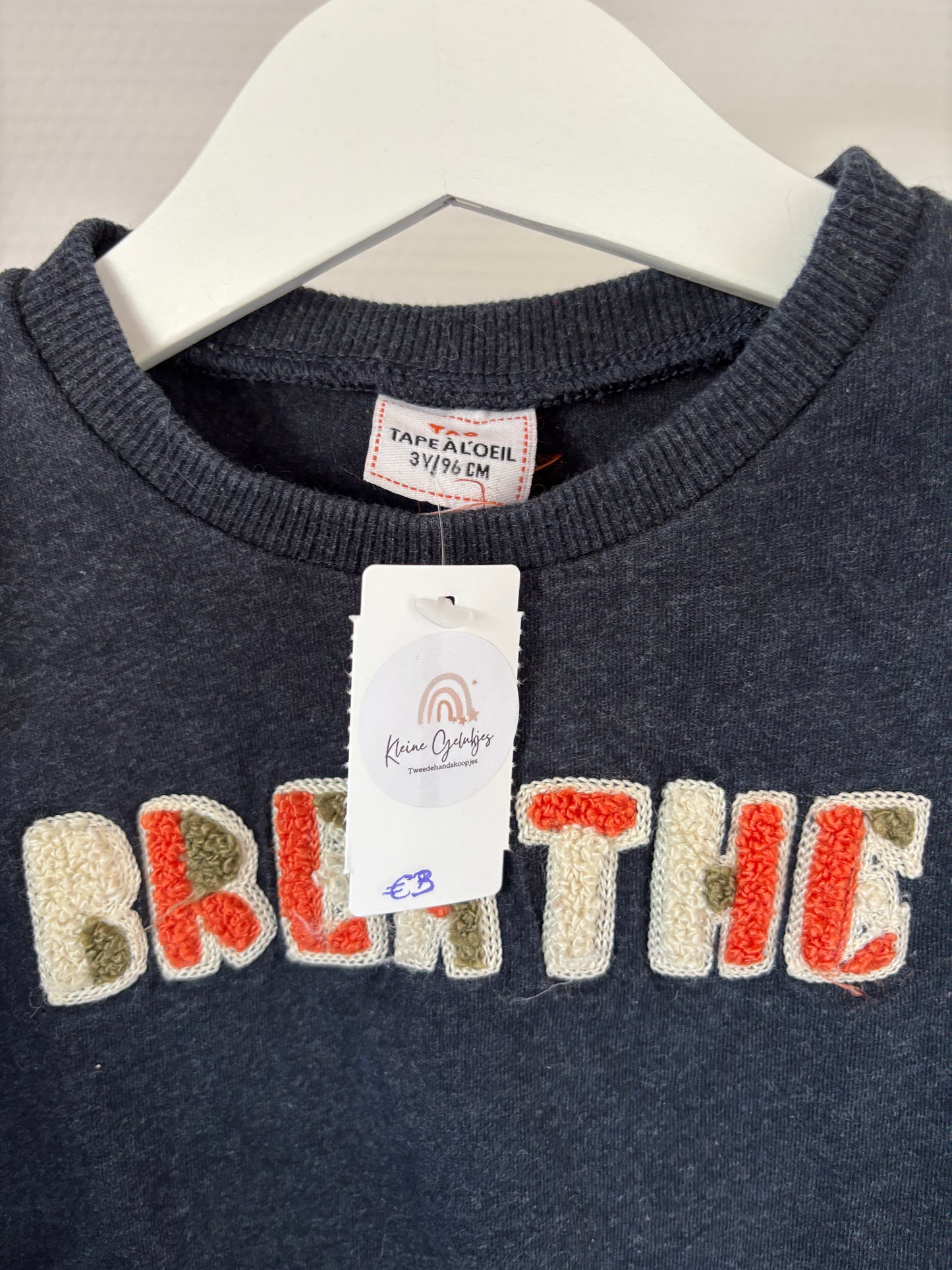 Marineblauwe sweater "Breathe"
