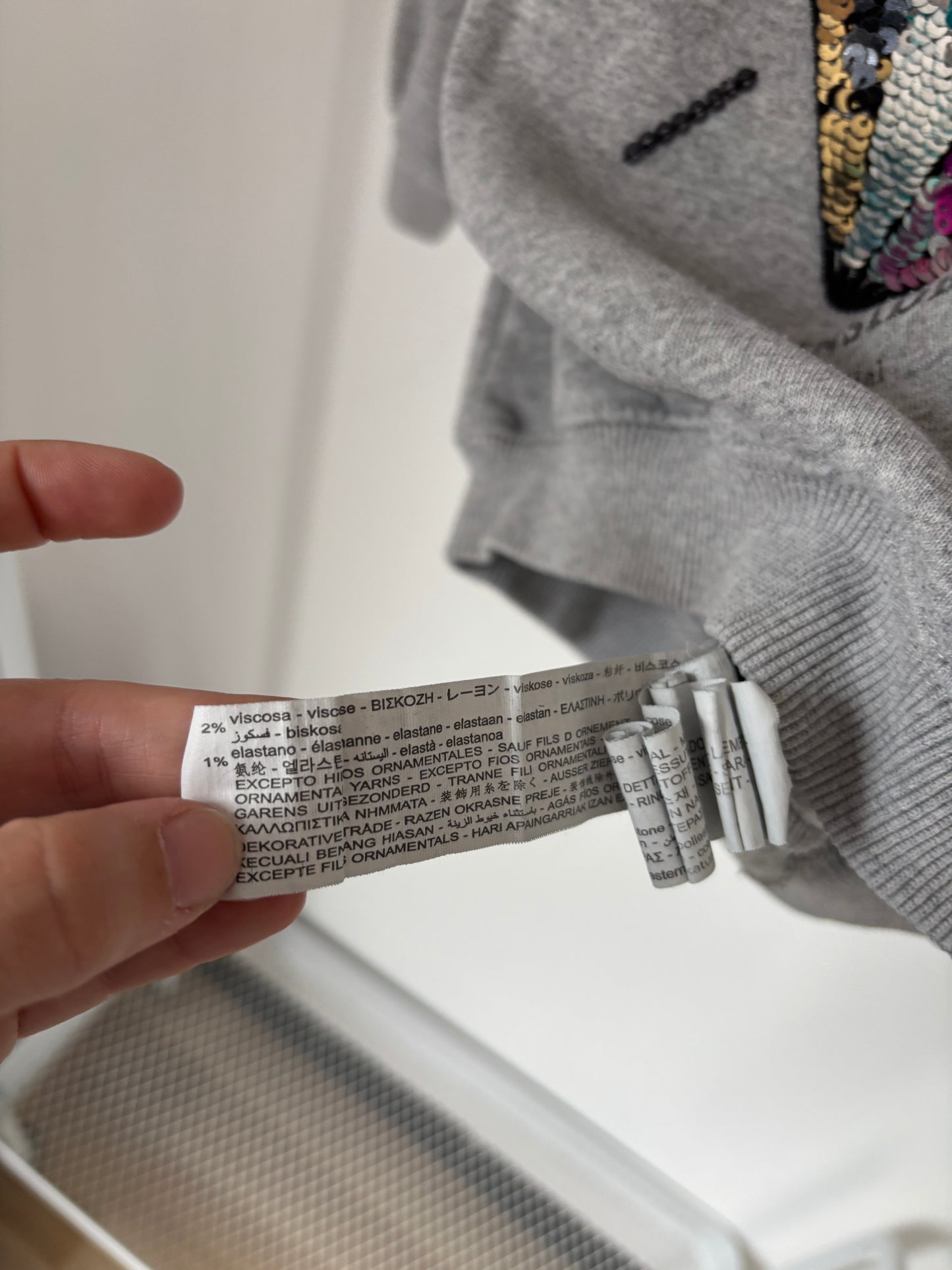 Grijze sweater met diamant