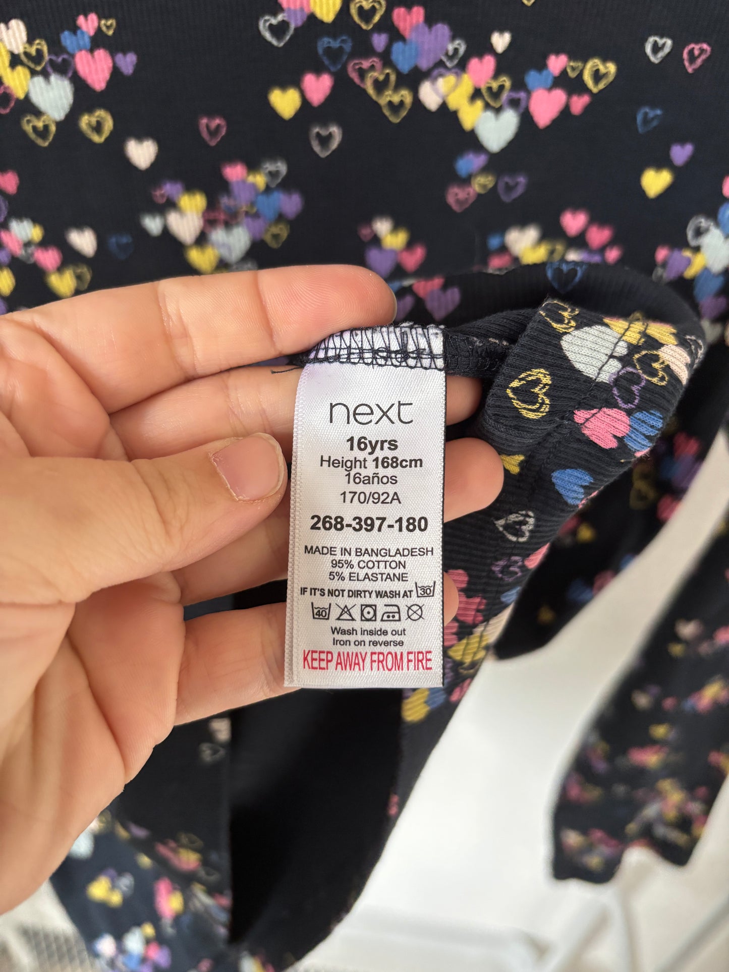 Marineblauwe riblongsleeve met bloemetjes