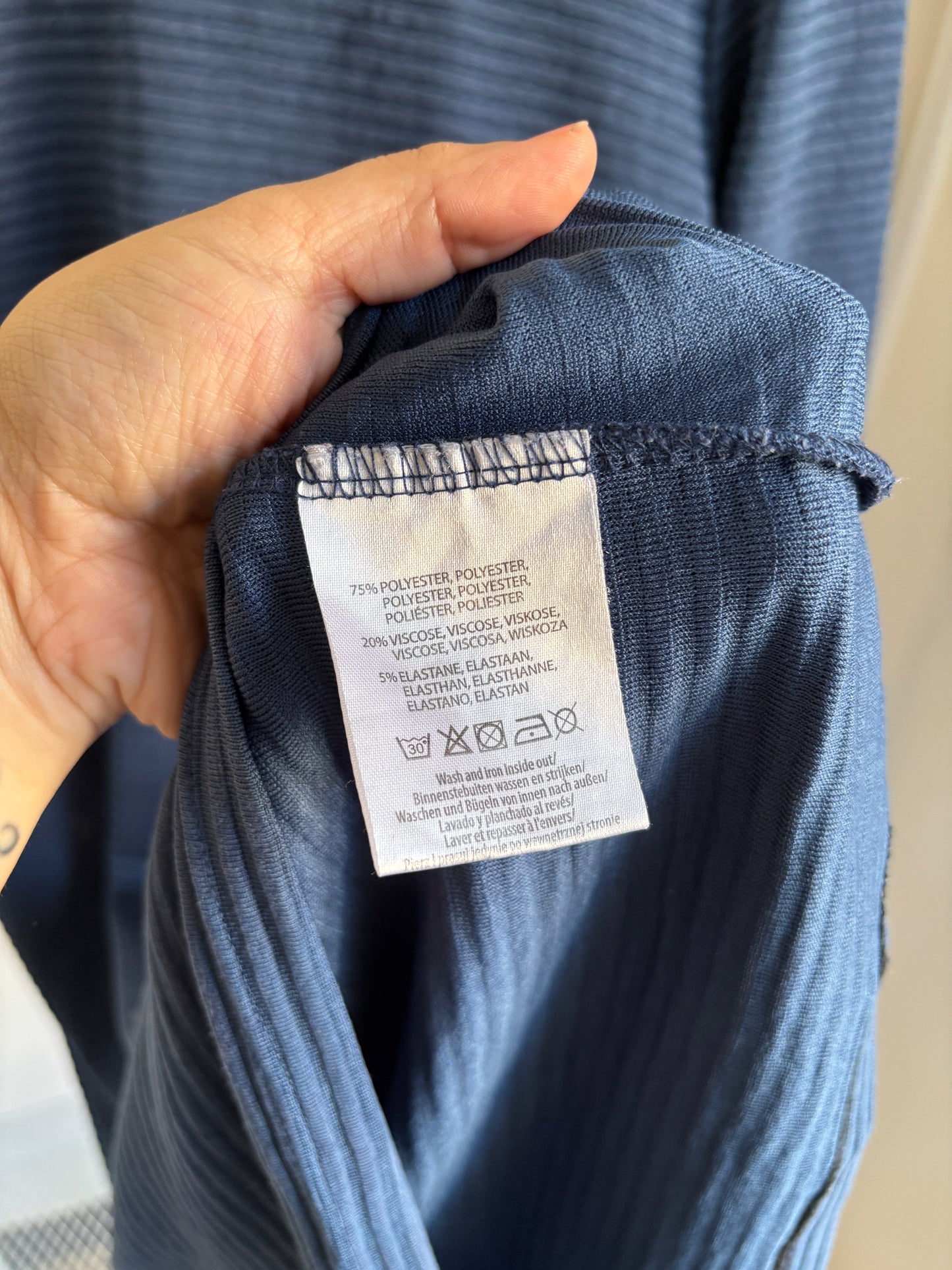 Blauwe zwangerschapsjurk met driekwartmouwen