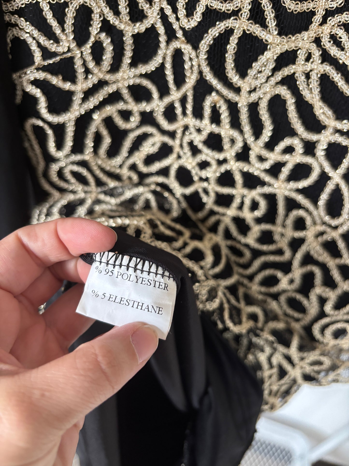 Zwarte jurk met gouden accentjes