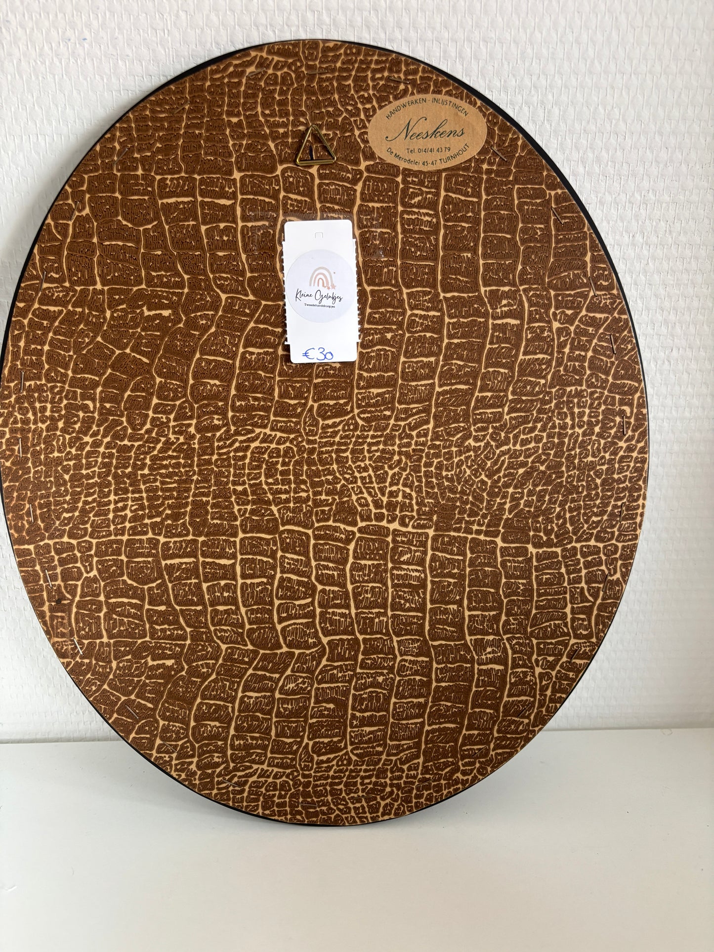 Ingelijst Hummel-borduurwerk: Meisje met vogel