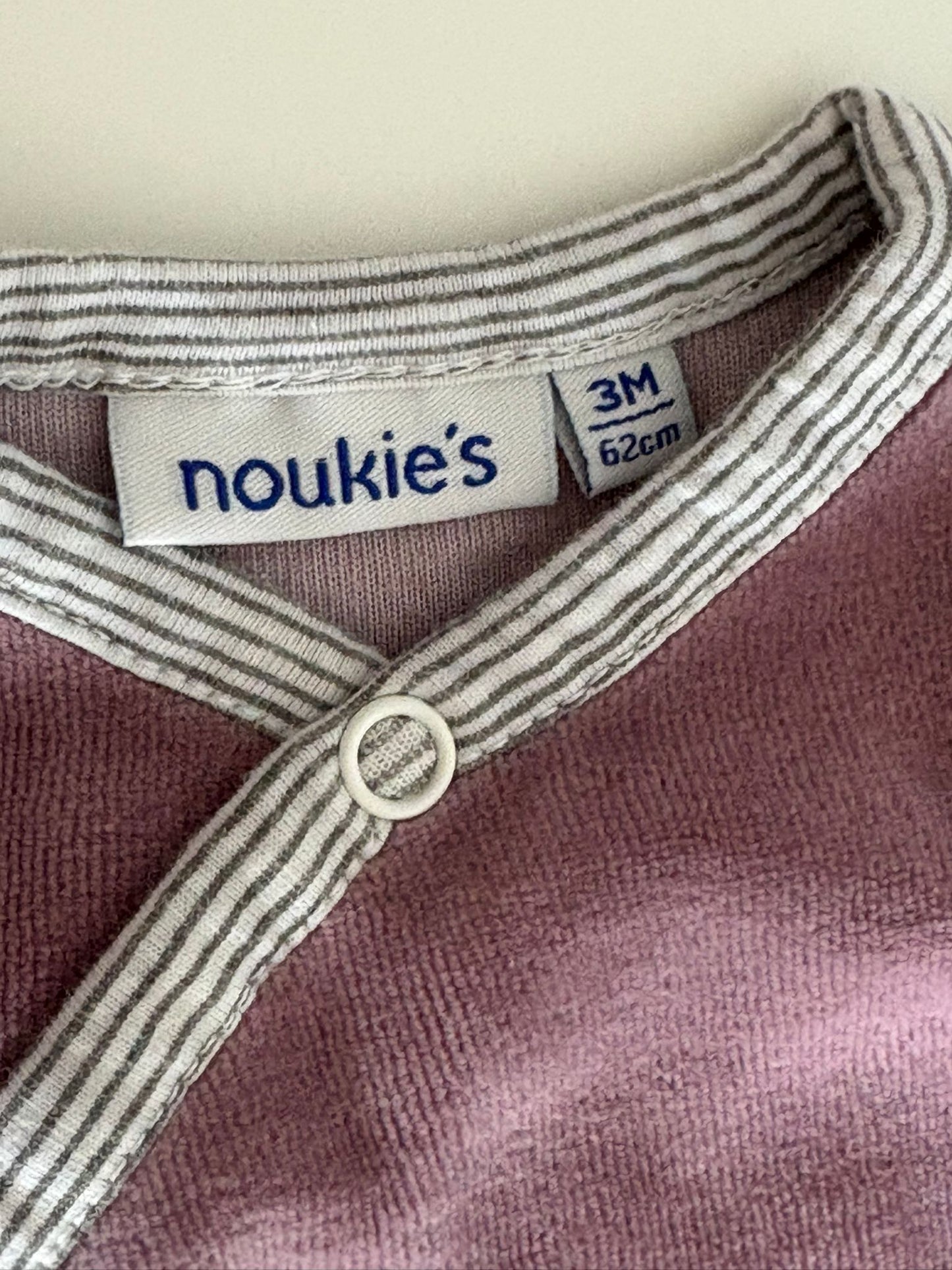 Eendelige paarse winterpyjama