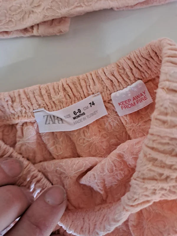 Pasteloranje setje: jurkje en pamperbroekje